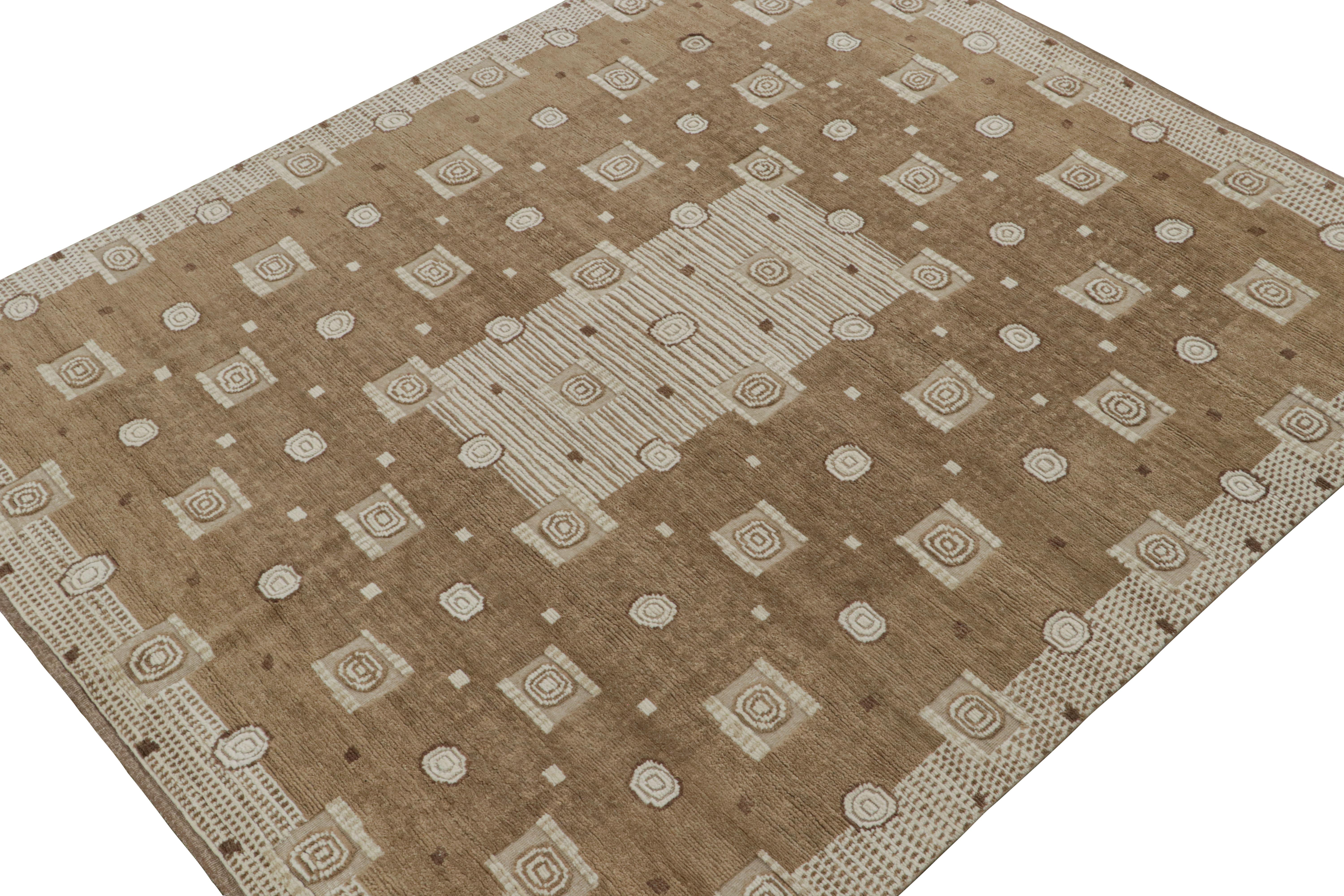 Noué à la main en laine, ce modèle de tapis personnalisé représente la ligne de poils de la collection de tapis scandinaves de Rug & Kilim. 

Sur le Design : 

Ces photos représentent un tapis 8x10 récemment vendu de cette collection, qui s'inspire