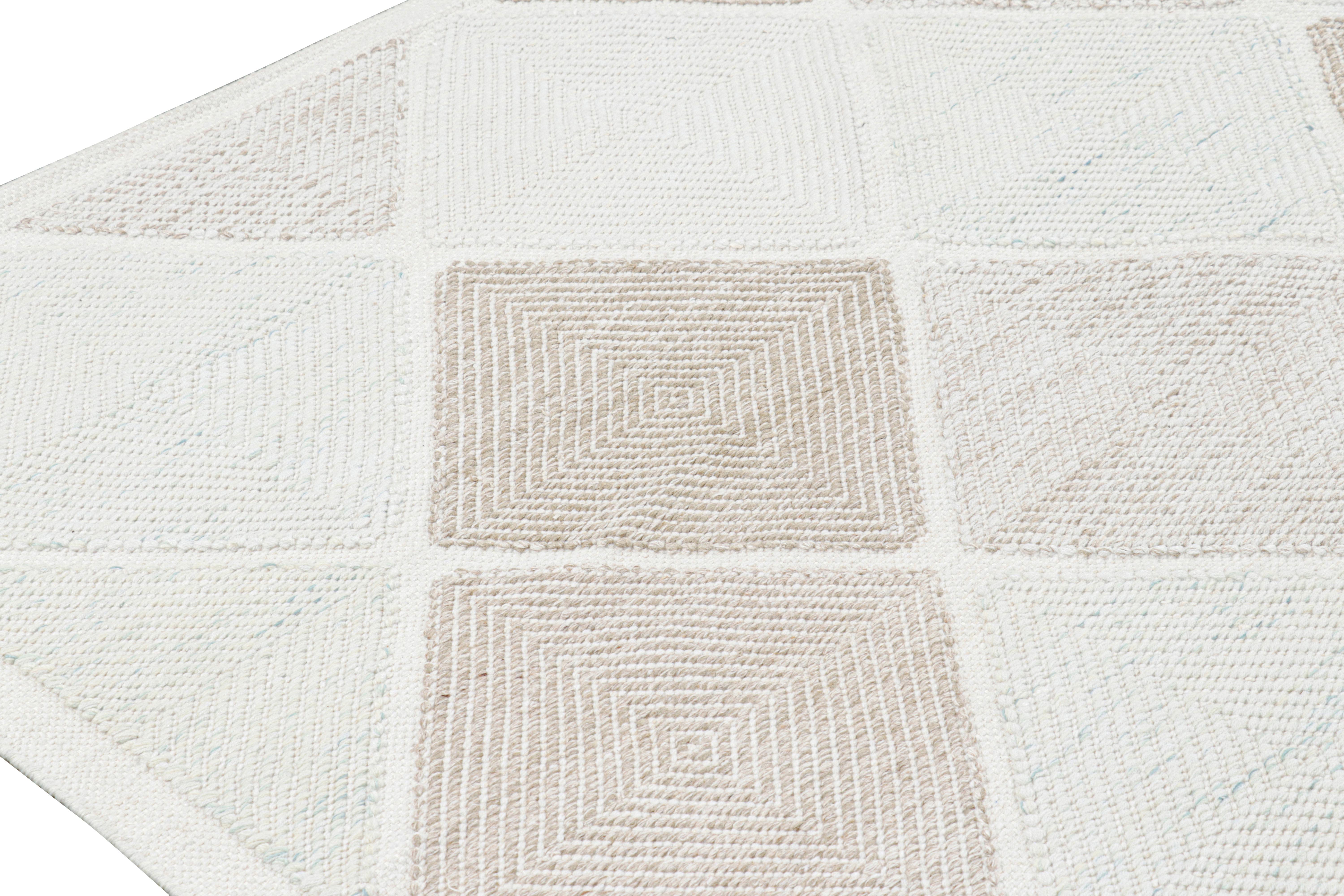 Rug & Kilim's Scandinavian Style Custom Rug in Cream with Geometric Pattern (tapis sur mesure de style scandinave avec motif géométrique) Neuf - En vente à Long Island City, NY