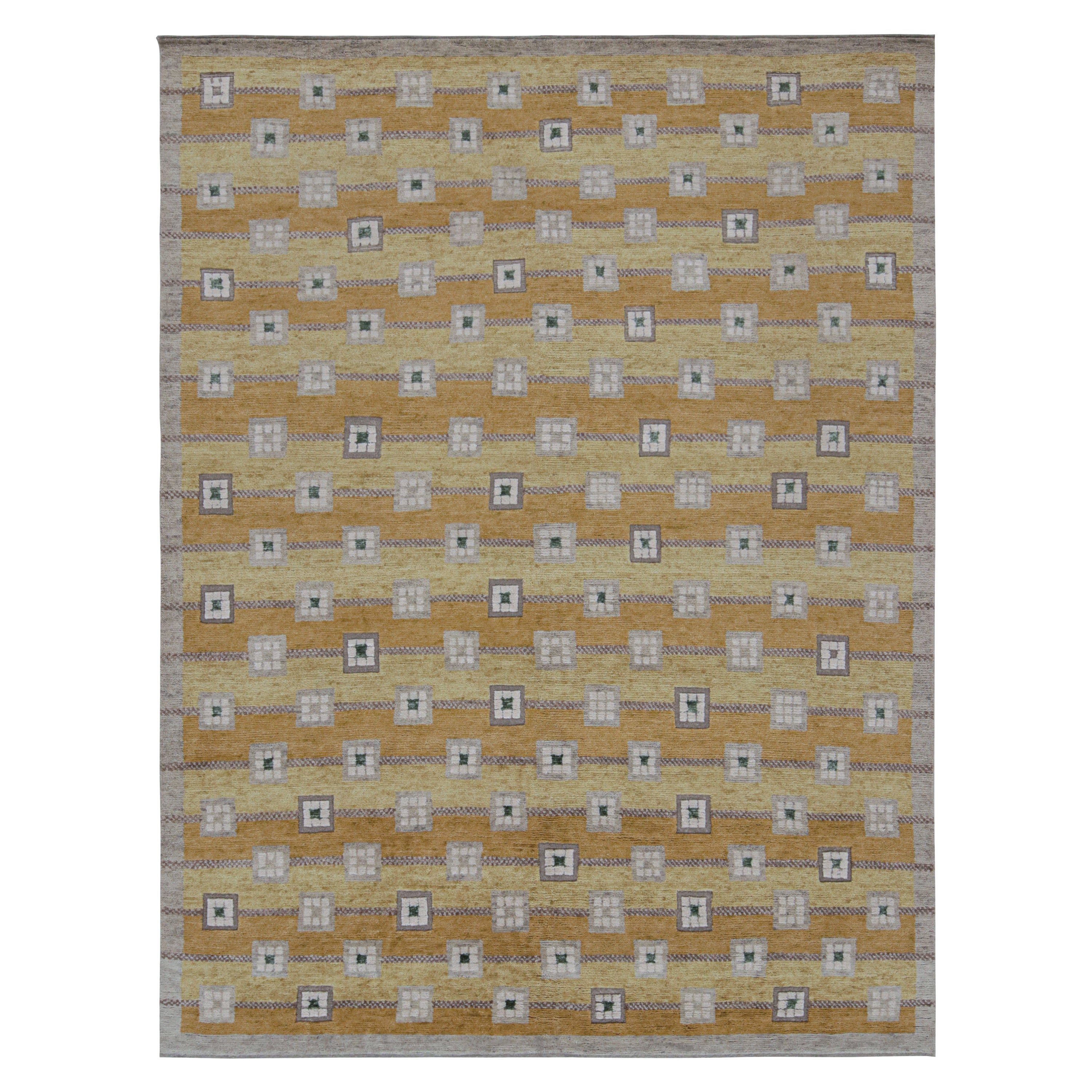 Rug & Kilim's Scandinavian Style Custom Rug in Gold, Beige-Brown Geometric (tapis sur mesure de style scandinave en or, beige et marron)