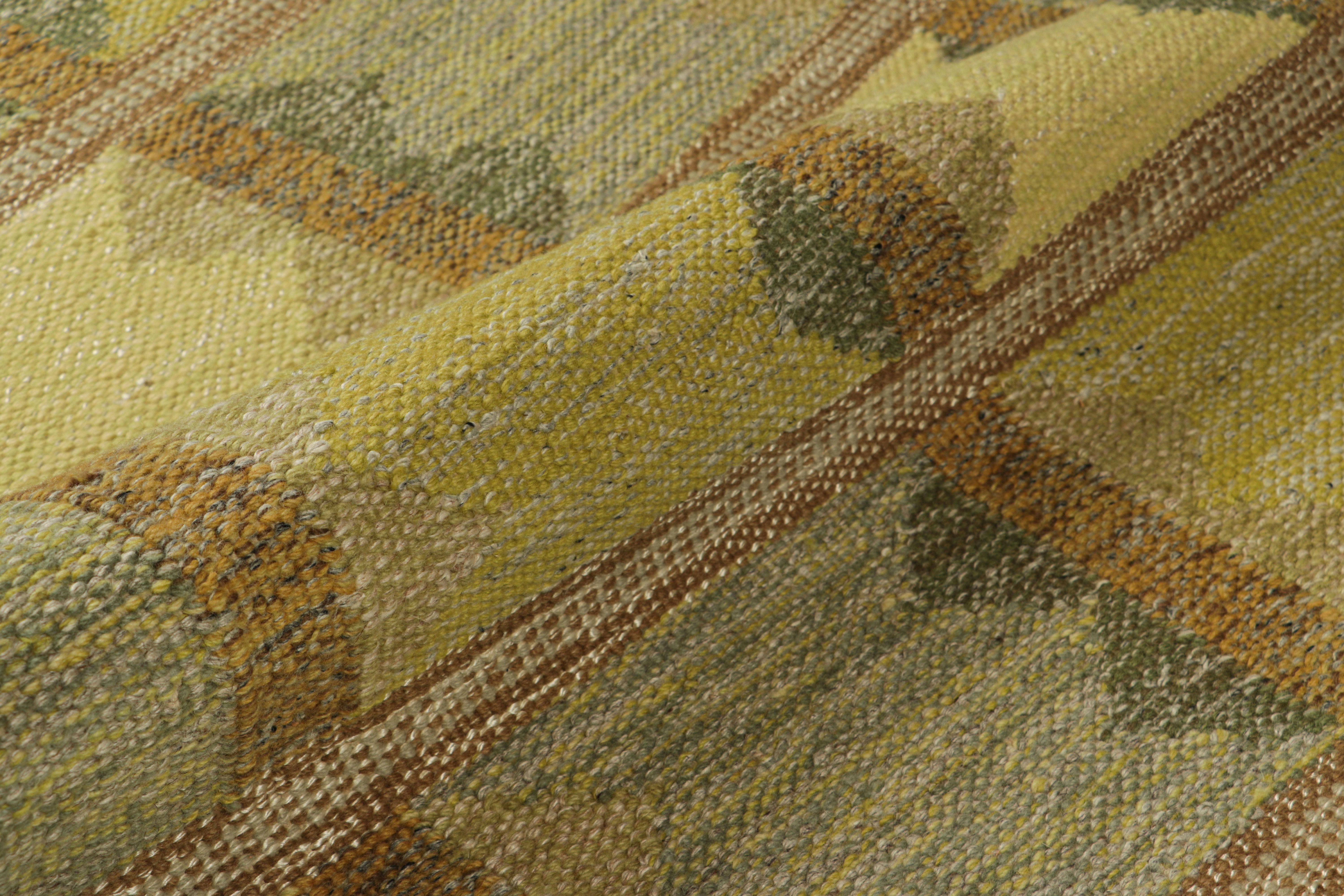 Skandinavischer Teppich von Rug & Kilim in Grün, mit geometrischen Mustern im Zustand „Neu“ im Angebot in Long Island City, NY