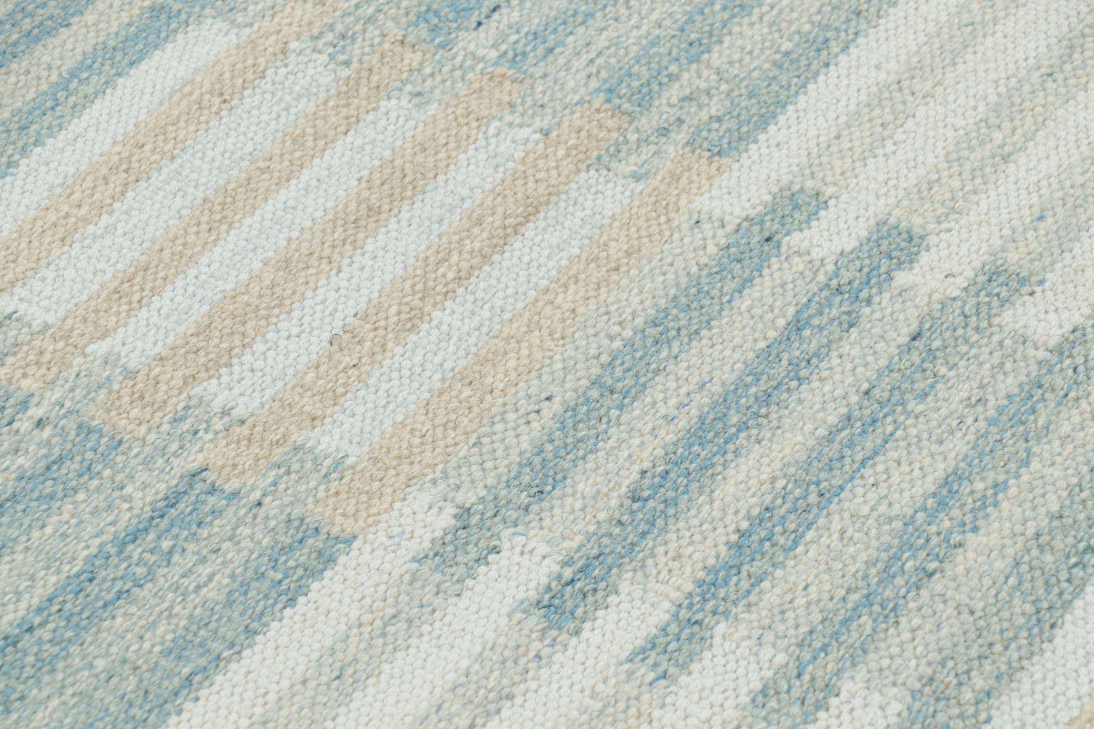 Tappeto personalizzato in stile scandinavo di Rug & Kilim in azzurro con motivo geometrico In condizioni Nuovo in vendita a Long Island City, NY