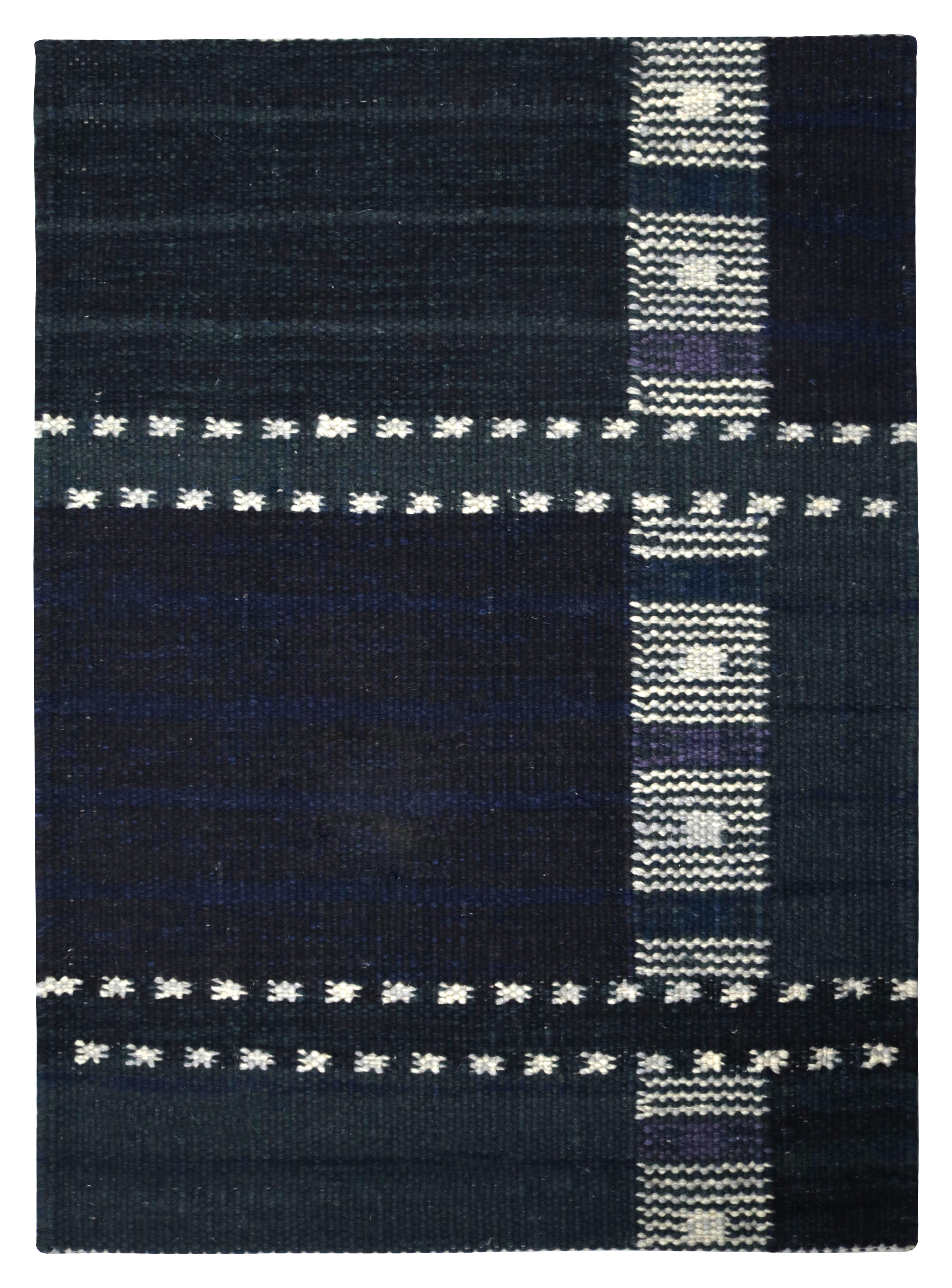 Rug & Kilim's Scandinavian Style Custom Rug Sample, Blaue Geometrische Muster (Indisch) im Angebot