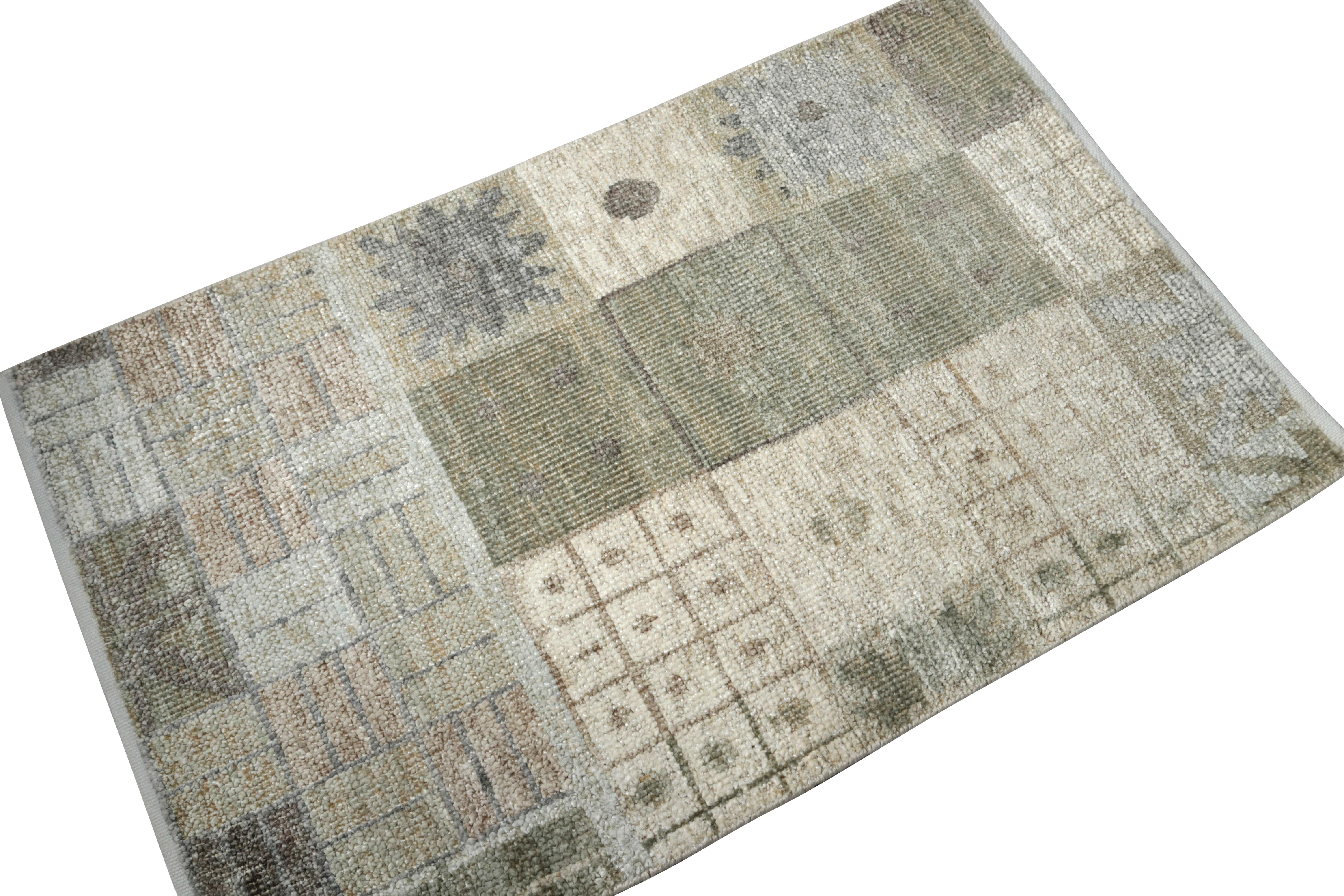Muestra de alfombra personalizada de estilo escandinavo Rug & Kilim, diseño geométrico verde Indio en venta