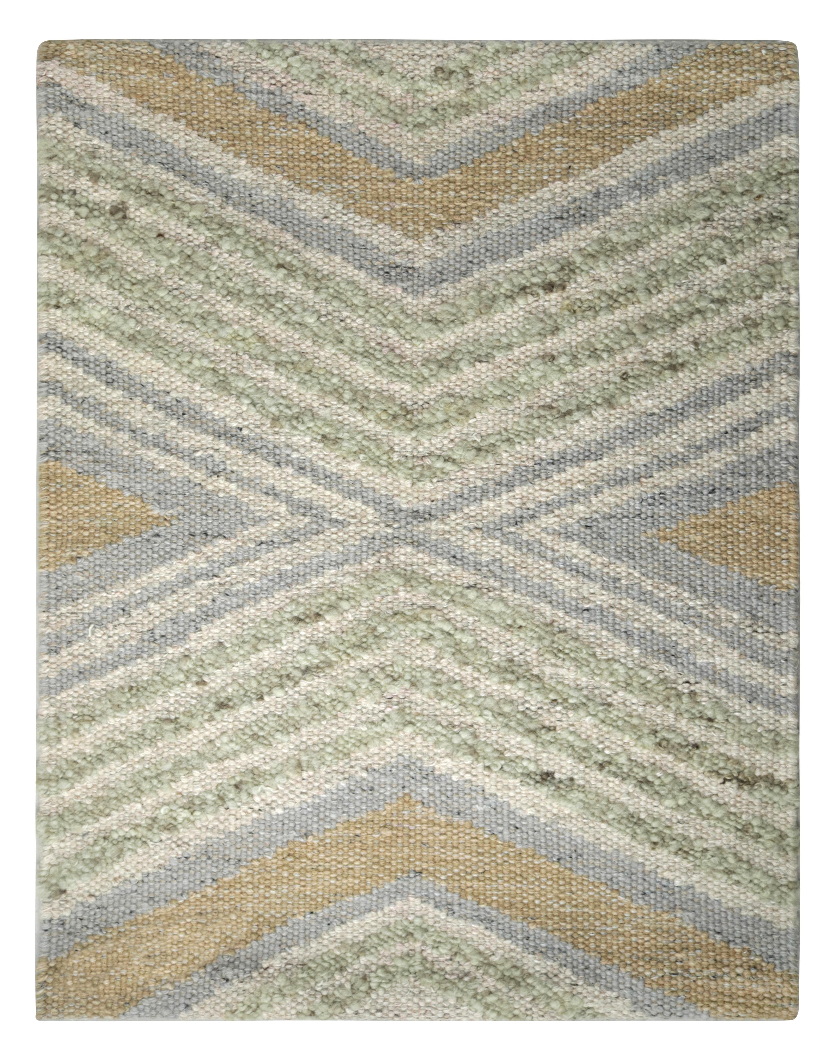 Rug & Kilim's Skandinavischer Stil Muster in Beige-Braun, Geometrisch (Moderne) im Angebot