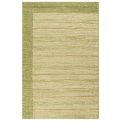 Rug & Kilim: campione di tappeto personalizzato in stile scandinavo con striature verdi e accenti dorati