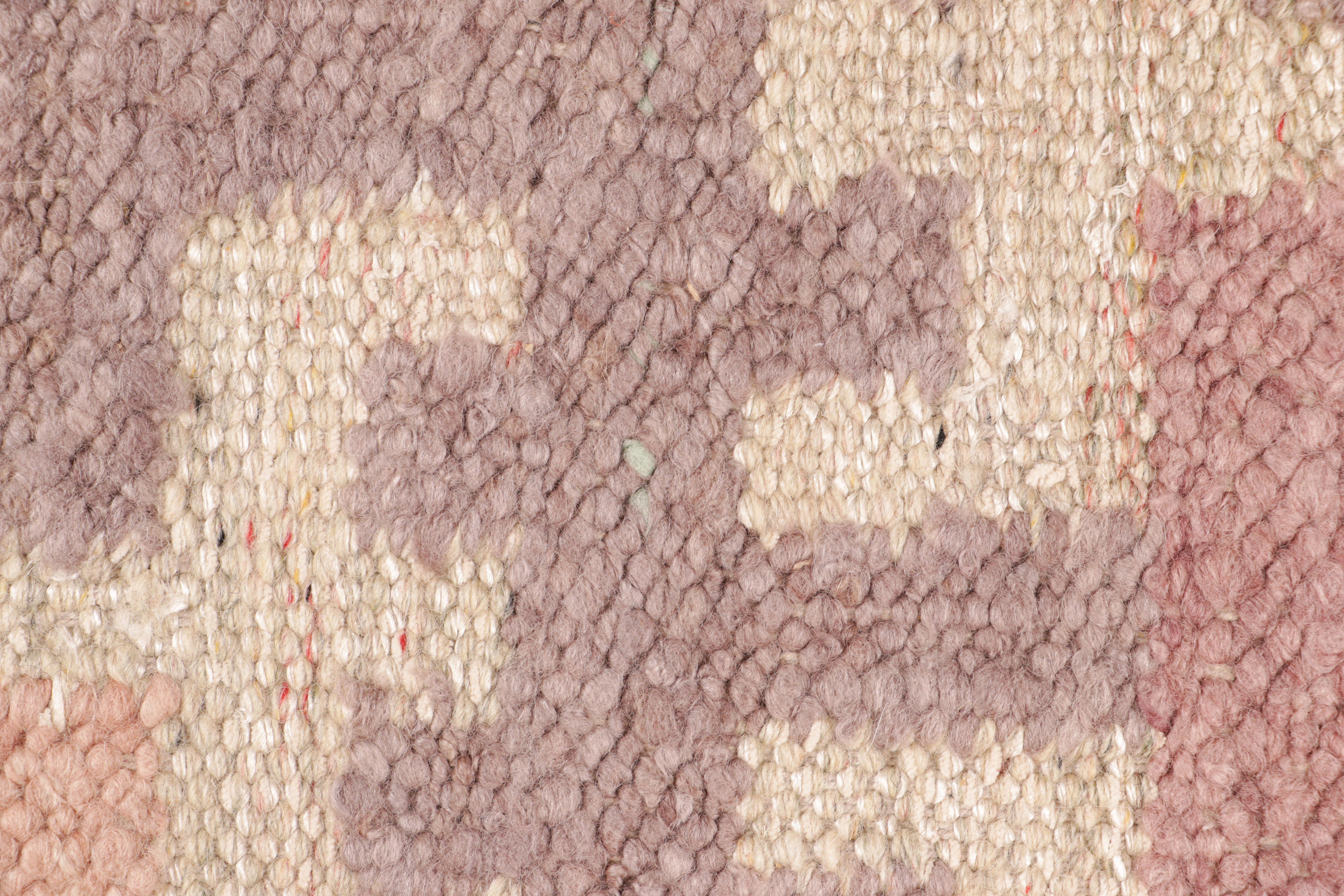 Rug & Kilim's skandinavischen Stil benutzerdefinierte Teppich Muster in lila geometrischen Mustern (Skandinavische Moderne) im Angebot