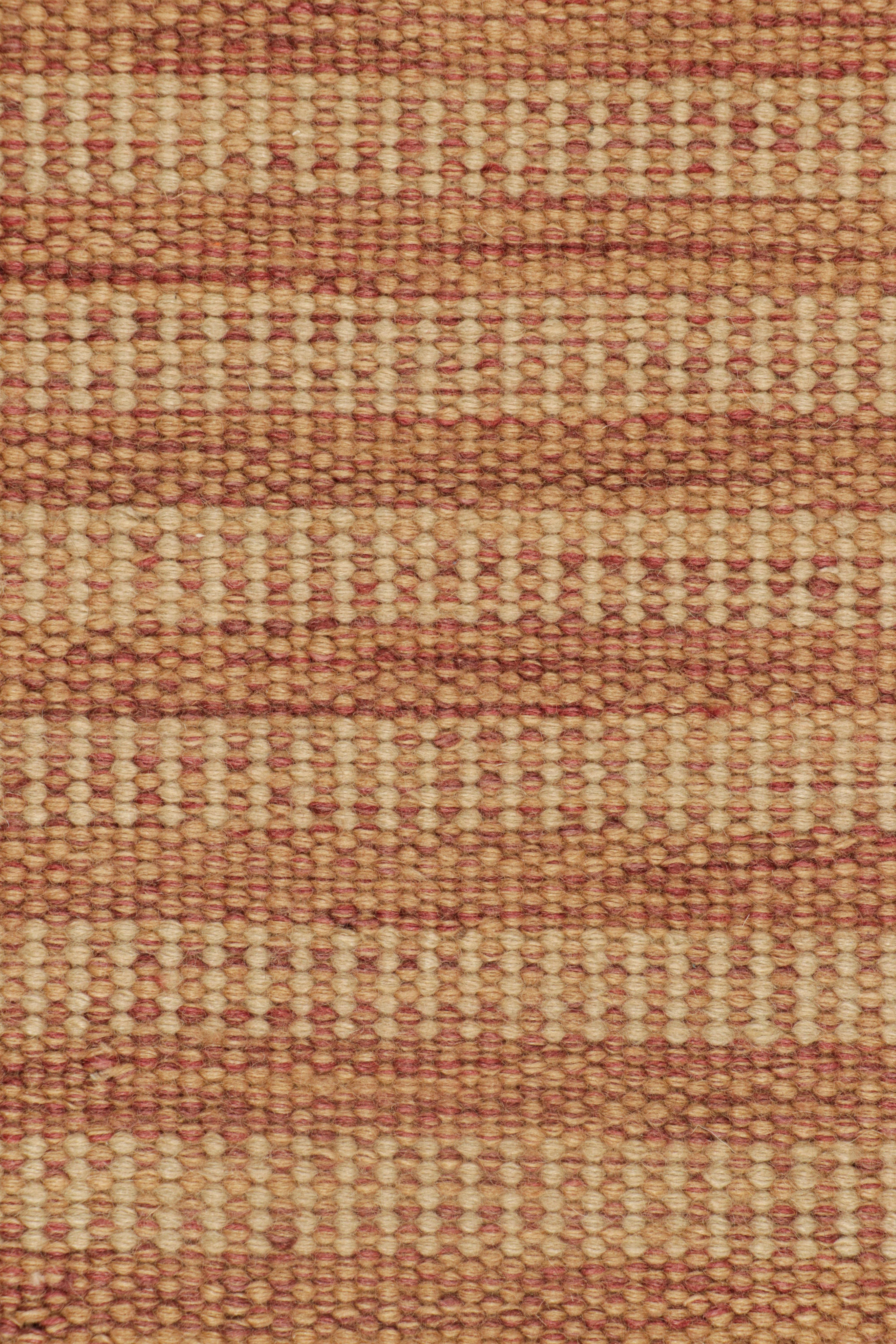 Scandinavo moderno Rug & Kilim: campione di tappeto personalizzato in stile scandinavo a strisce rosse e beige in vendita