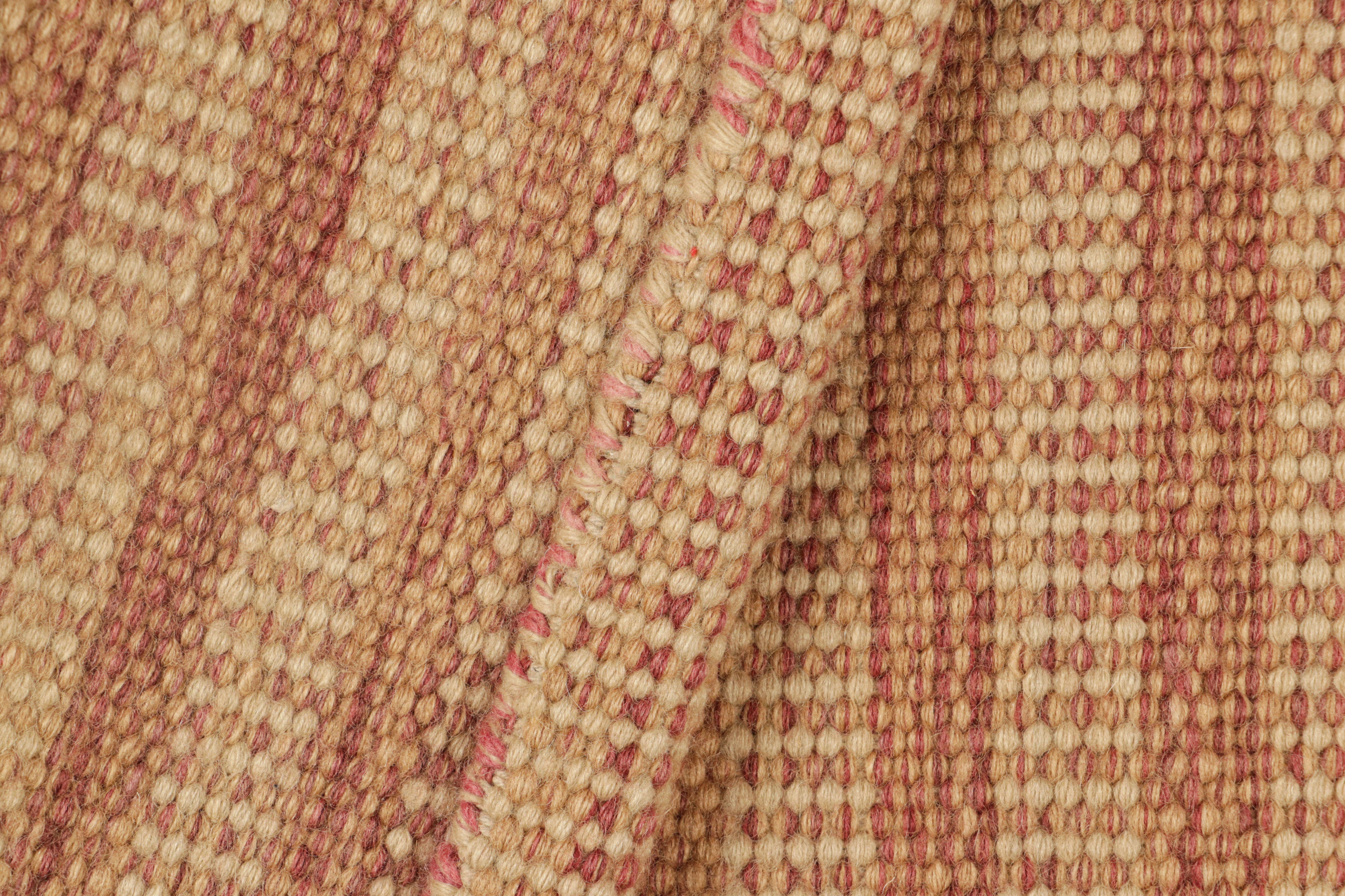 Indiano Rug & Kilim: campione di tappeto personalizzato in stile scandinavo a strisce rosse e beige in vendita