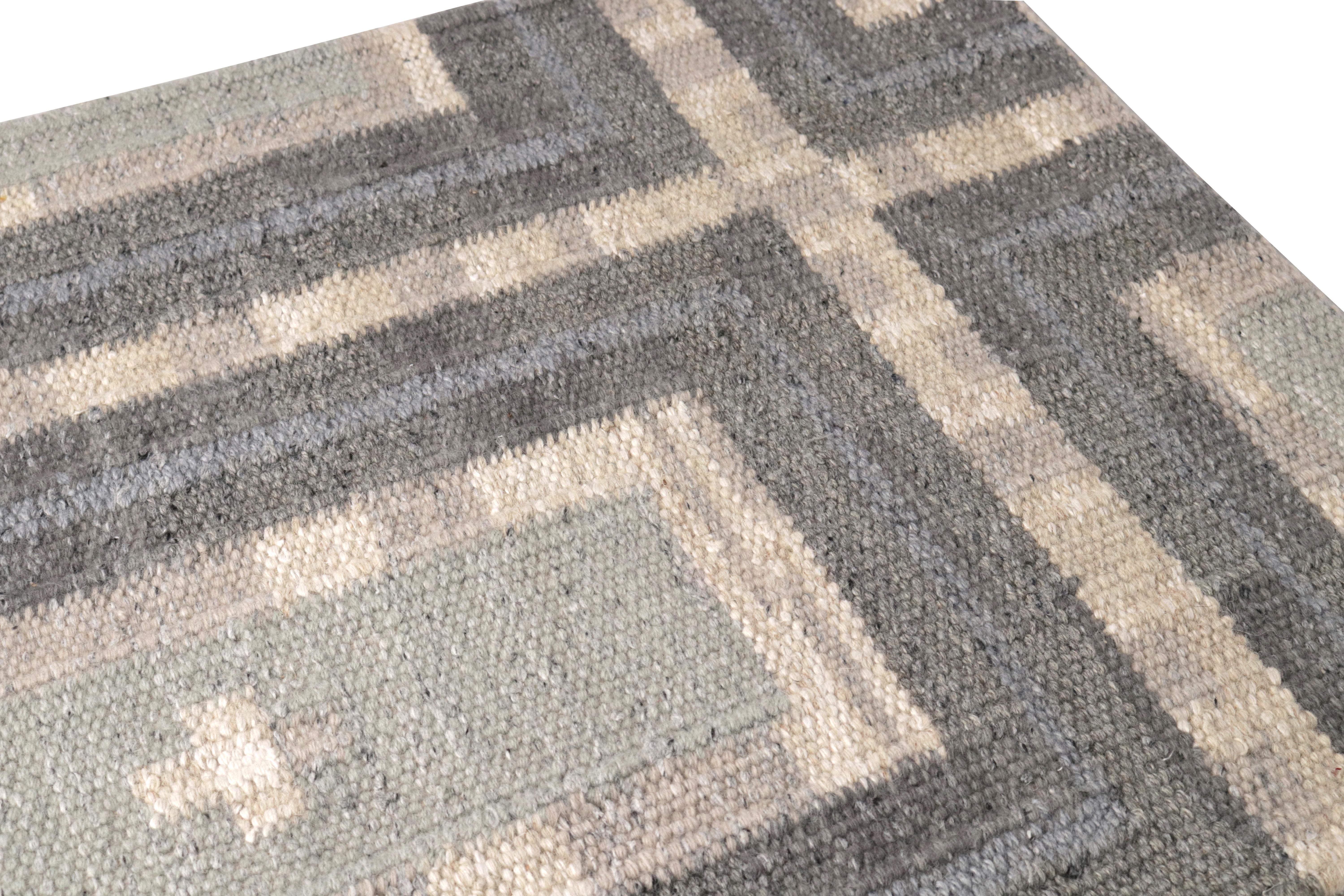 Indien Rug & Kilim's Scandinavian Style Custom Rug Sample with Gray Geometric Patterns (échantillon de tapis sur mesure de style scandinave avec des motifs géométriques gris) en vente