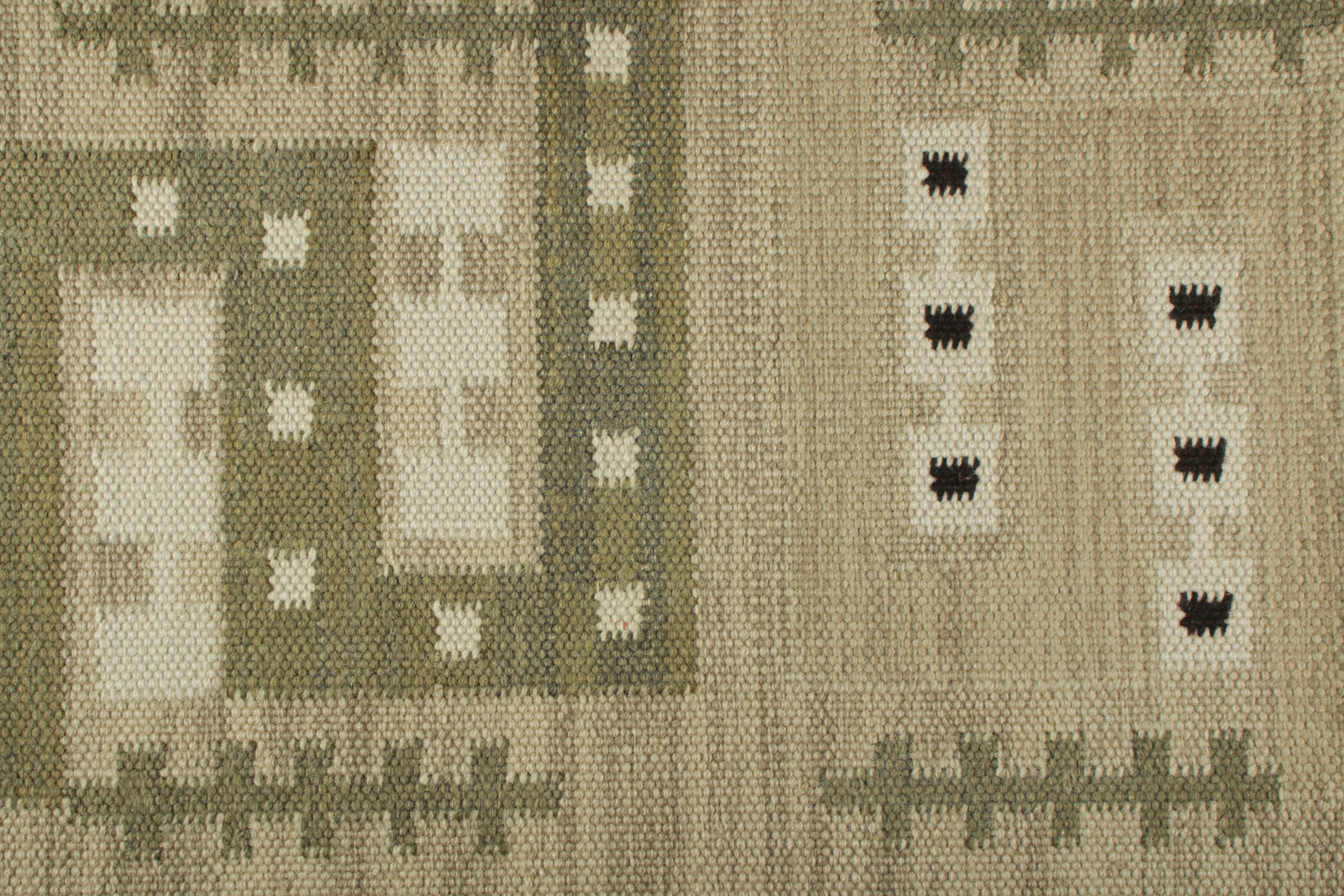 Scandinave moderne Rug & Kilim's Scandinavian Style Custom Rug Sample with Green Geometric Patterns (échantillon de tapis sur mesure de style scandinave avec des motifs géométriques verts) en vente