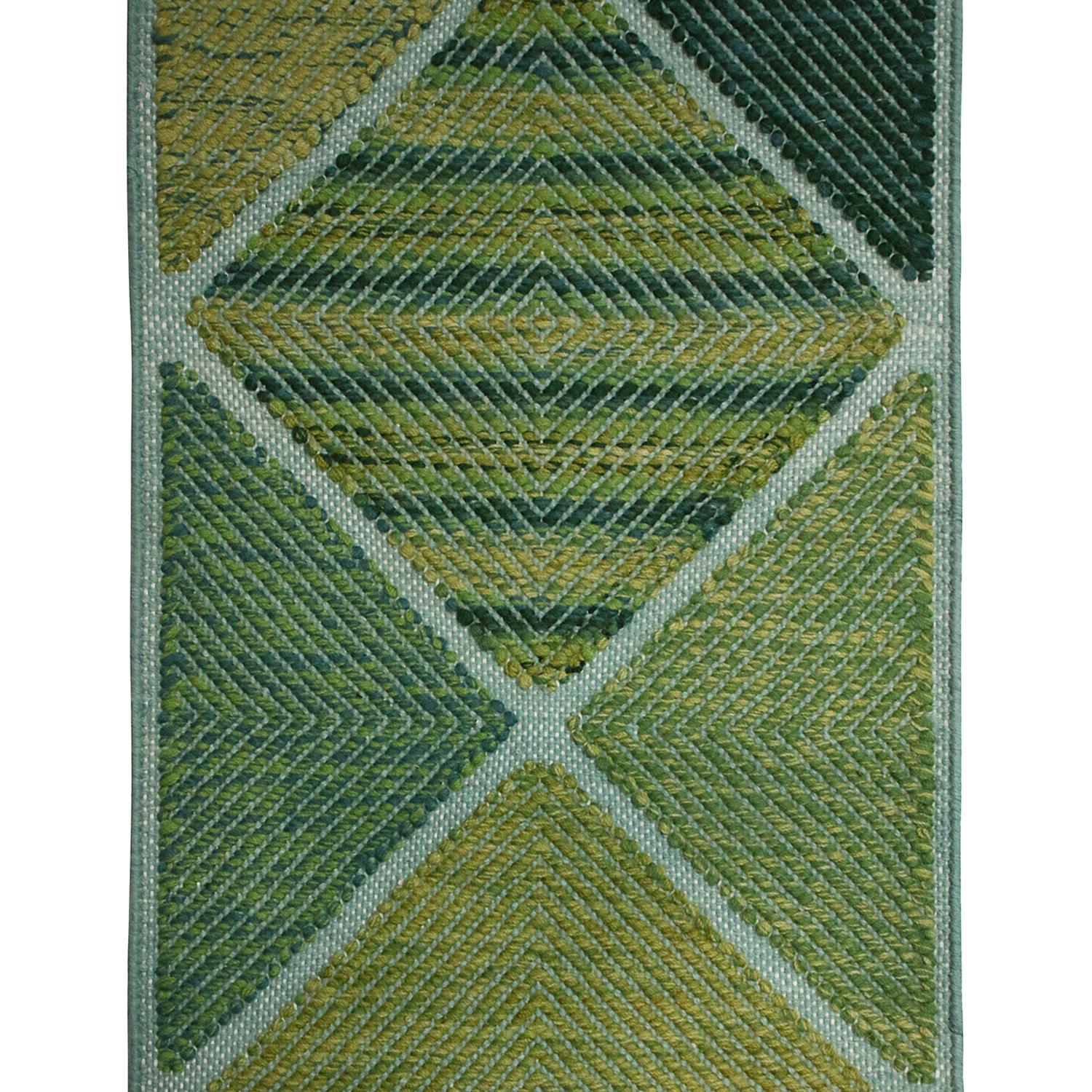 Scandinavo moderno Campione di tappeto personalizzato in stile scandinavo di Rug & Kilim con motivi geometrici verdi in vendita