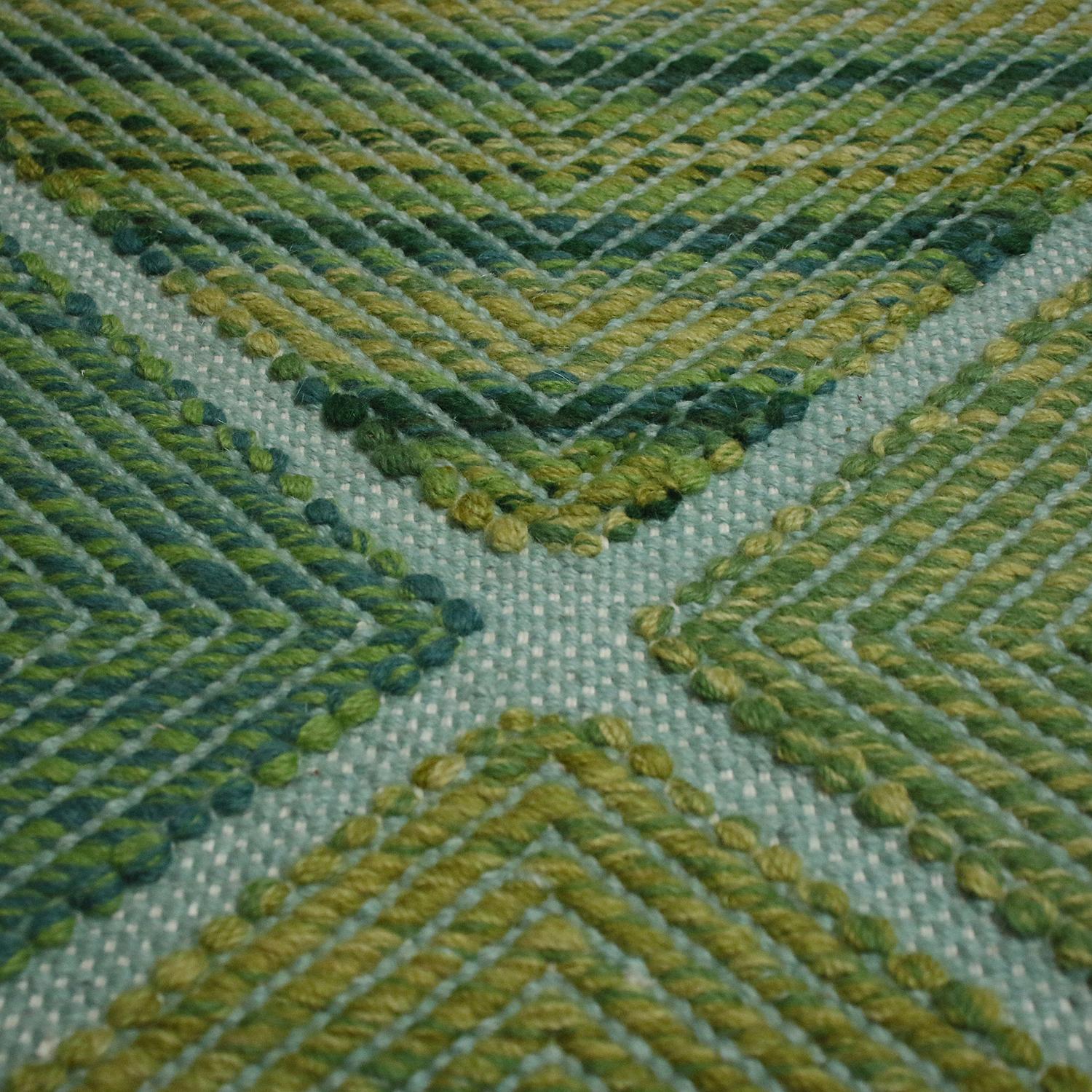 Indiano Campione di tappeto personalizzato in stile scandinavo di Rug & Kilim con motivi geometrici verdi in vendita