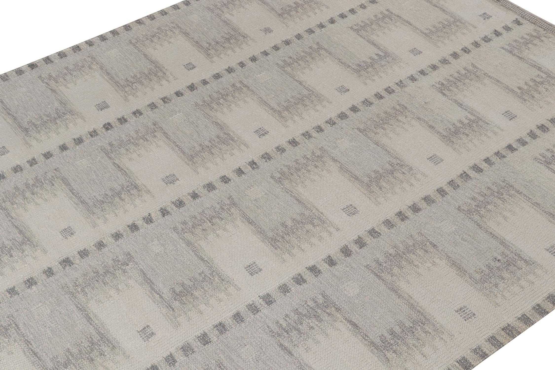 Indiano Rug & Kilim è un kilim di seta personalizzato in stile scandinavo con motivo geometrico color taupe. in vendita
