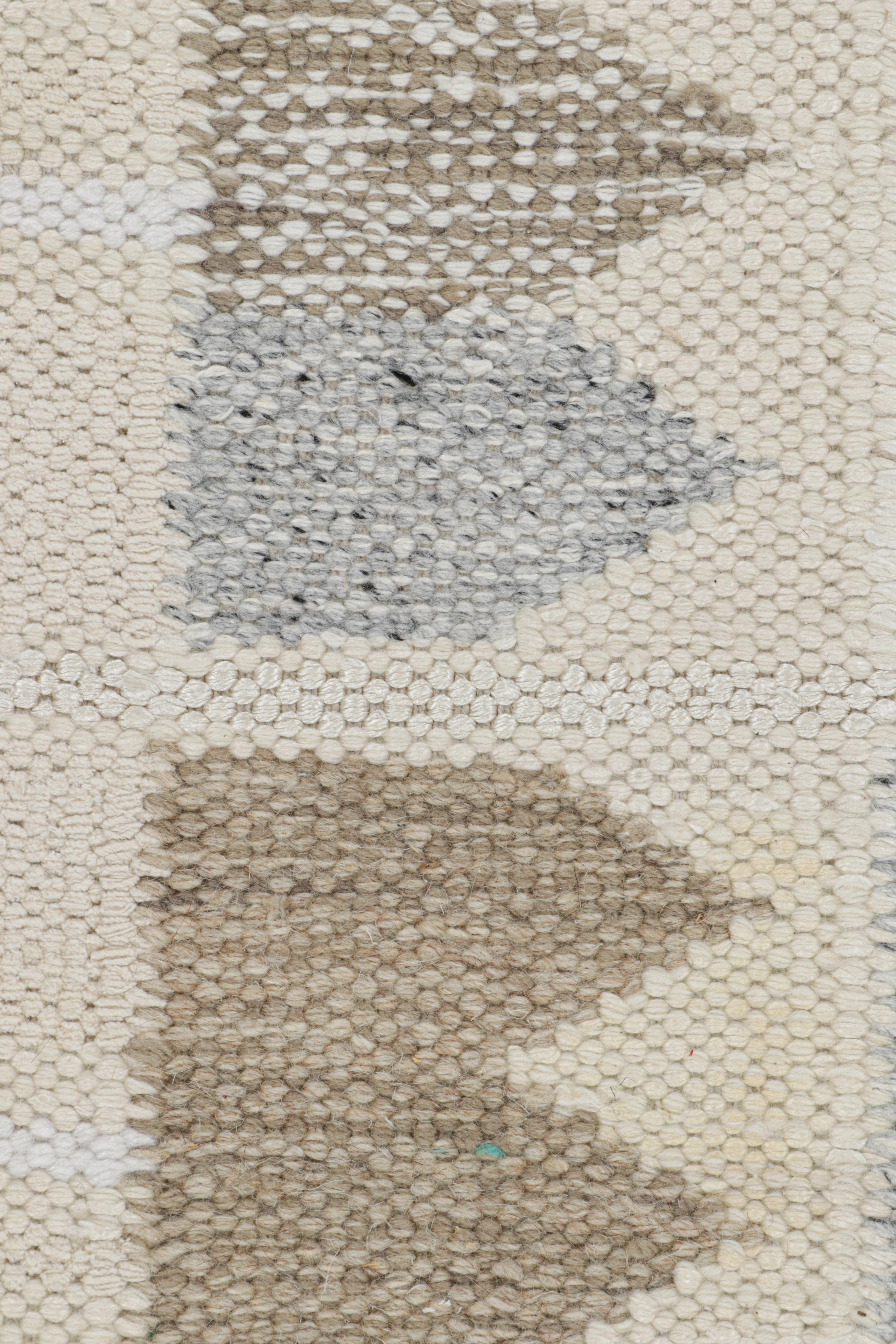 Moderne Rug & Kilim's Scandinavian Style Deco Rug in Beige-Brown with Geometric Patterns (tapis déco de style scandinave à motifs géométriques) en vente