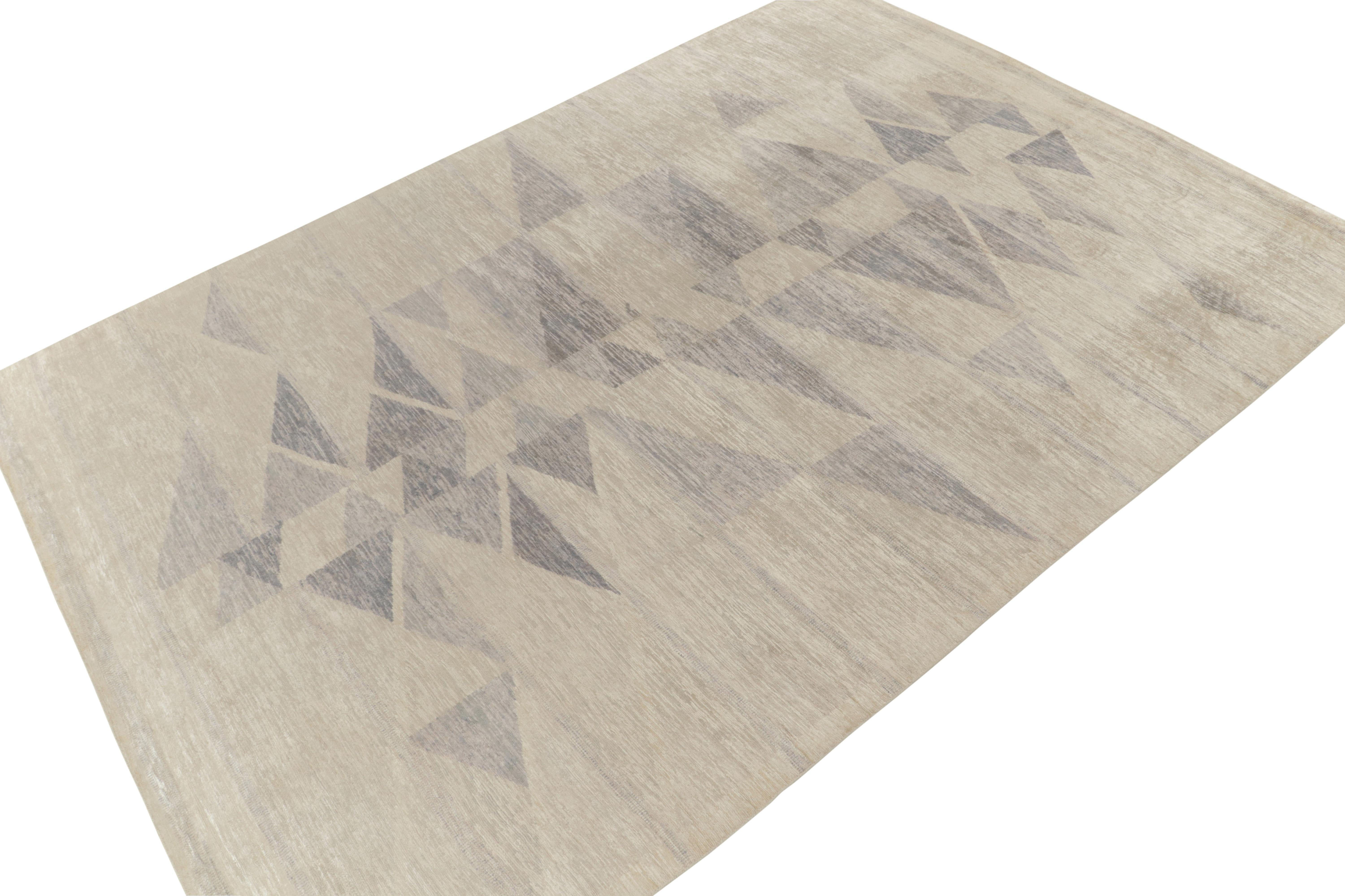 From Rug & Kilim’s acclaimed Scandinavian Collection, a contemporary take on the celebrated jmid-century modern aesthetic. 

Hand-knotted in wool, this piece enjoys an geometric pattern exemplary of Swedish Deco in cool blue & grey with tasteful