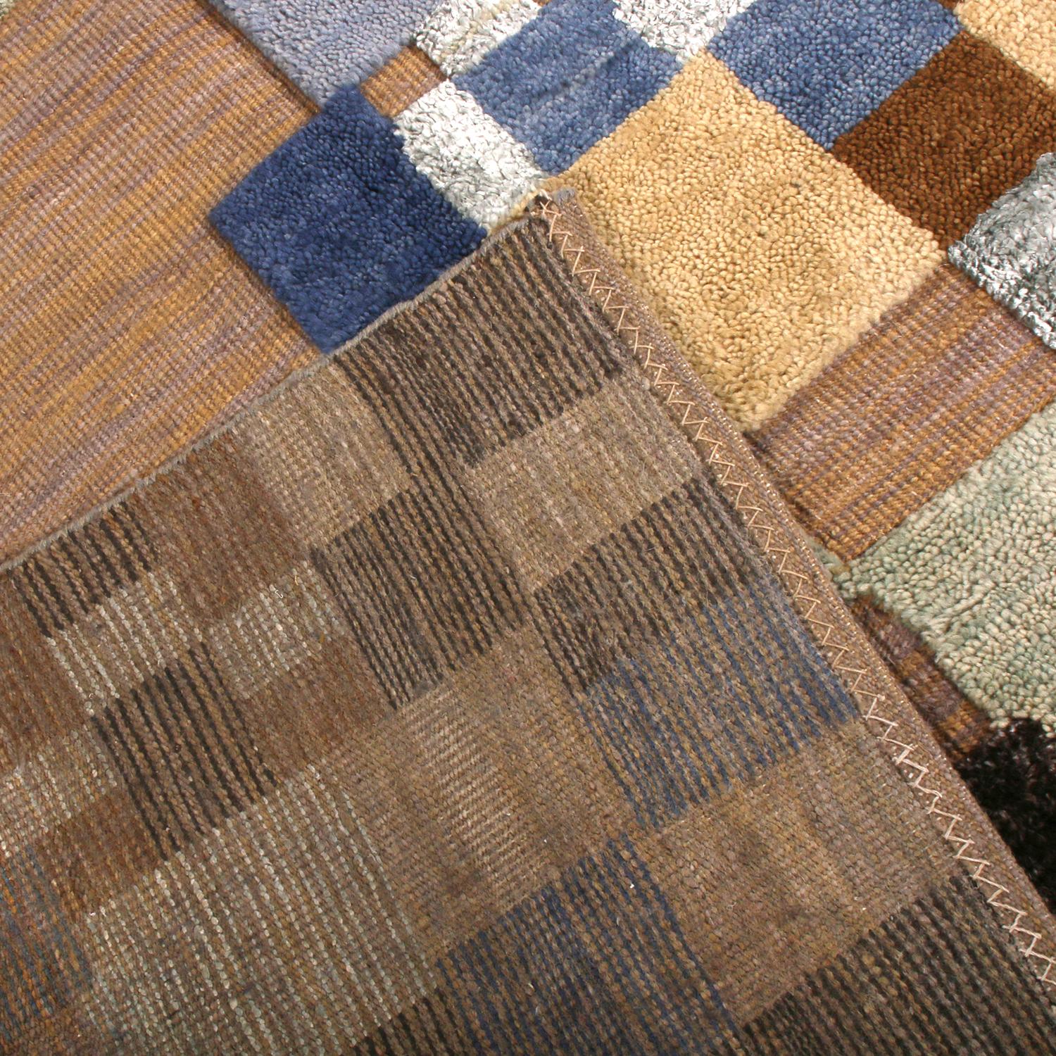 Noué à la main Tapis de laine beige, marron et bleu de style scandinave de Rug & Kilim en vente