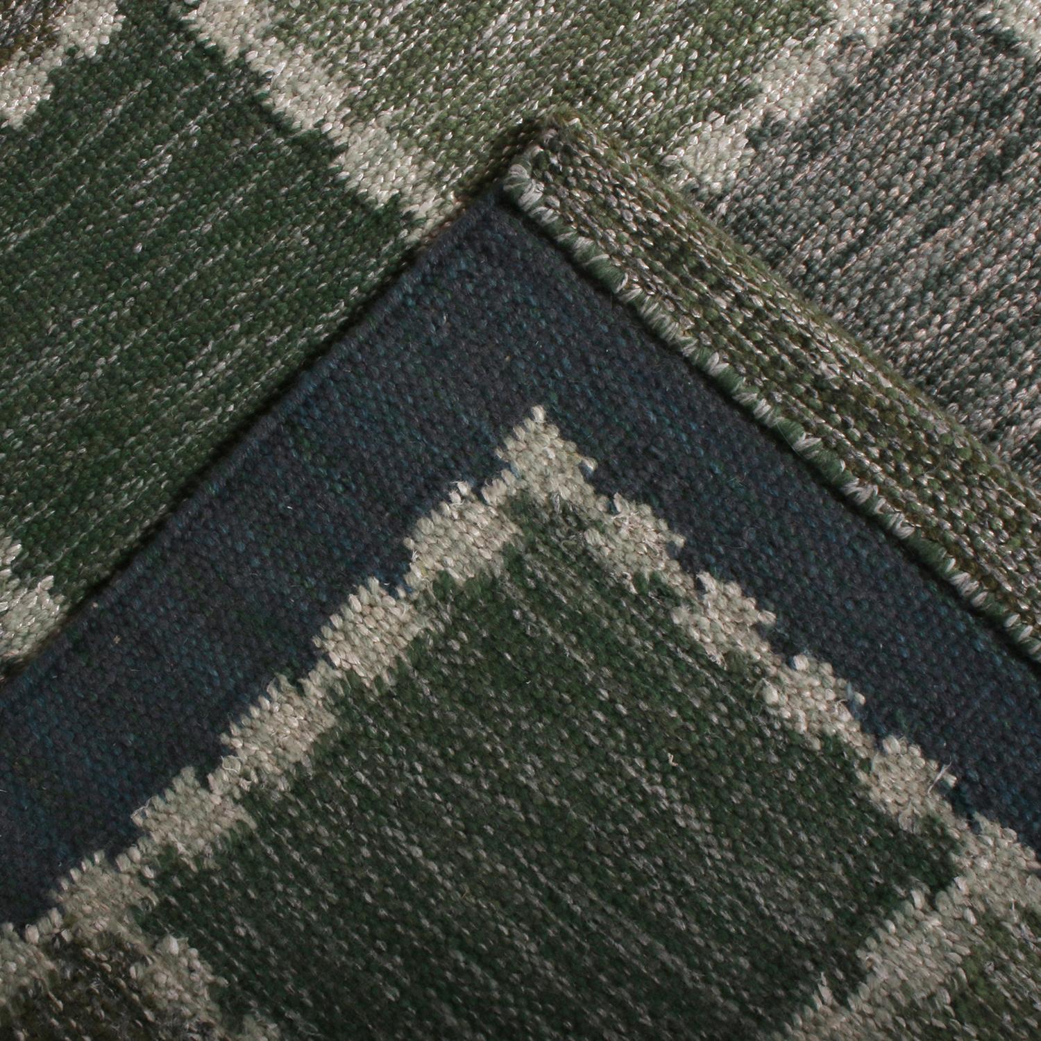 Rug & Kilim è un kilim di lana geometrico in stile scandinavo, di colore beige-marrone, grigio e blu. In condizioni Nuovo in vendita a Long Island City, NY