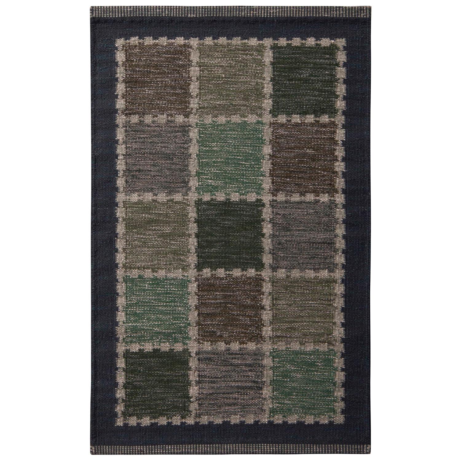 Rug 
Kilim è un kilim di lana geometrico in stile scandinavo, di colore beige-marrone, grigio e blu.
