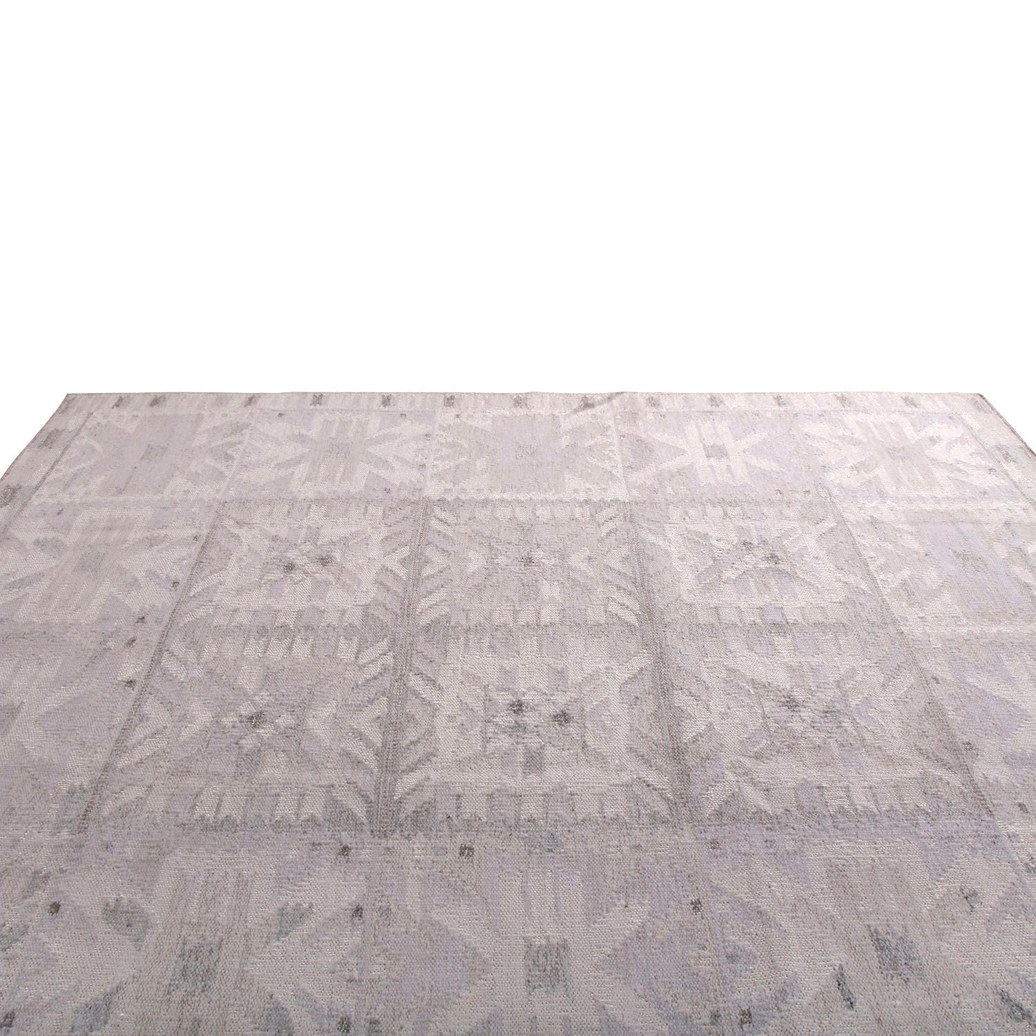 Rug & Kilim's Skandinavischer Stil Geometrischer grauer Woll-Kilim-Teppich (Skandinavische Moderne) im Angebot