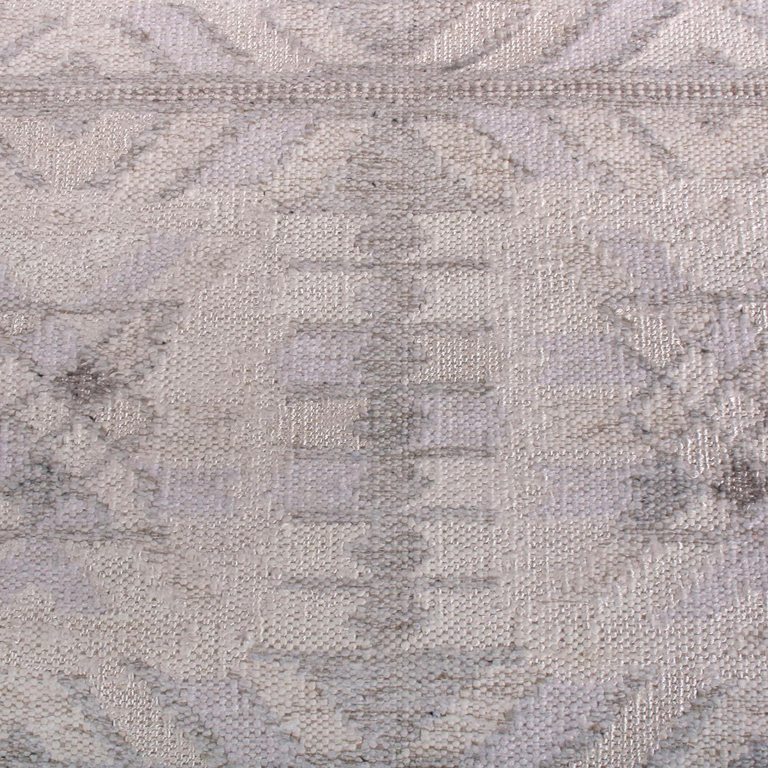 Rug & Kilim's Skandinavischer Stil Geometrischer grauer Woll-Kilim-Teppich (Indisch) im Angebot