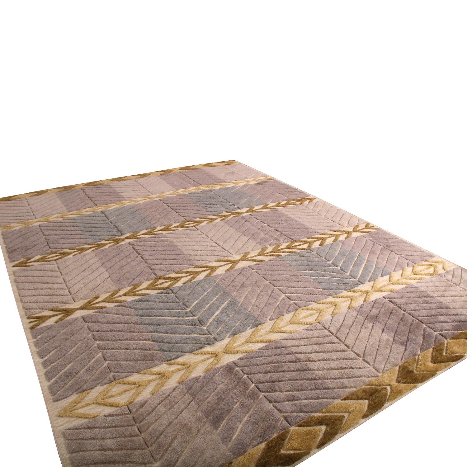 Dieser moderne Teppich aus handgeknüpfter, weicher und einladender Wolle gehört zu den jüngsten Ergänzungen der Scandinavian Collection'S von Rug & Kilim, die den schwedischen Modernismus mit neuen, großformatigen Geometrien und aufregenden