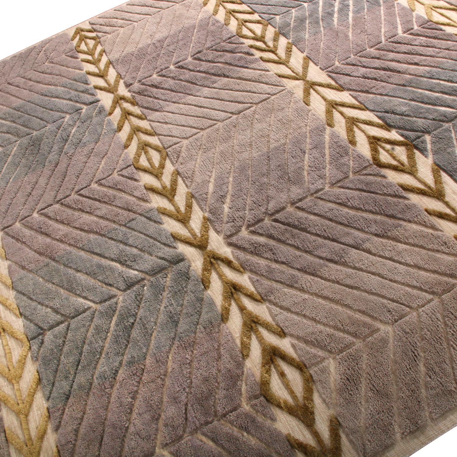 Rug & Kilim's Skandinavischer Stil Geometrischer Lila und Beige Brauner Wollflor-Teppich (Handgeknüpft) im Angebot