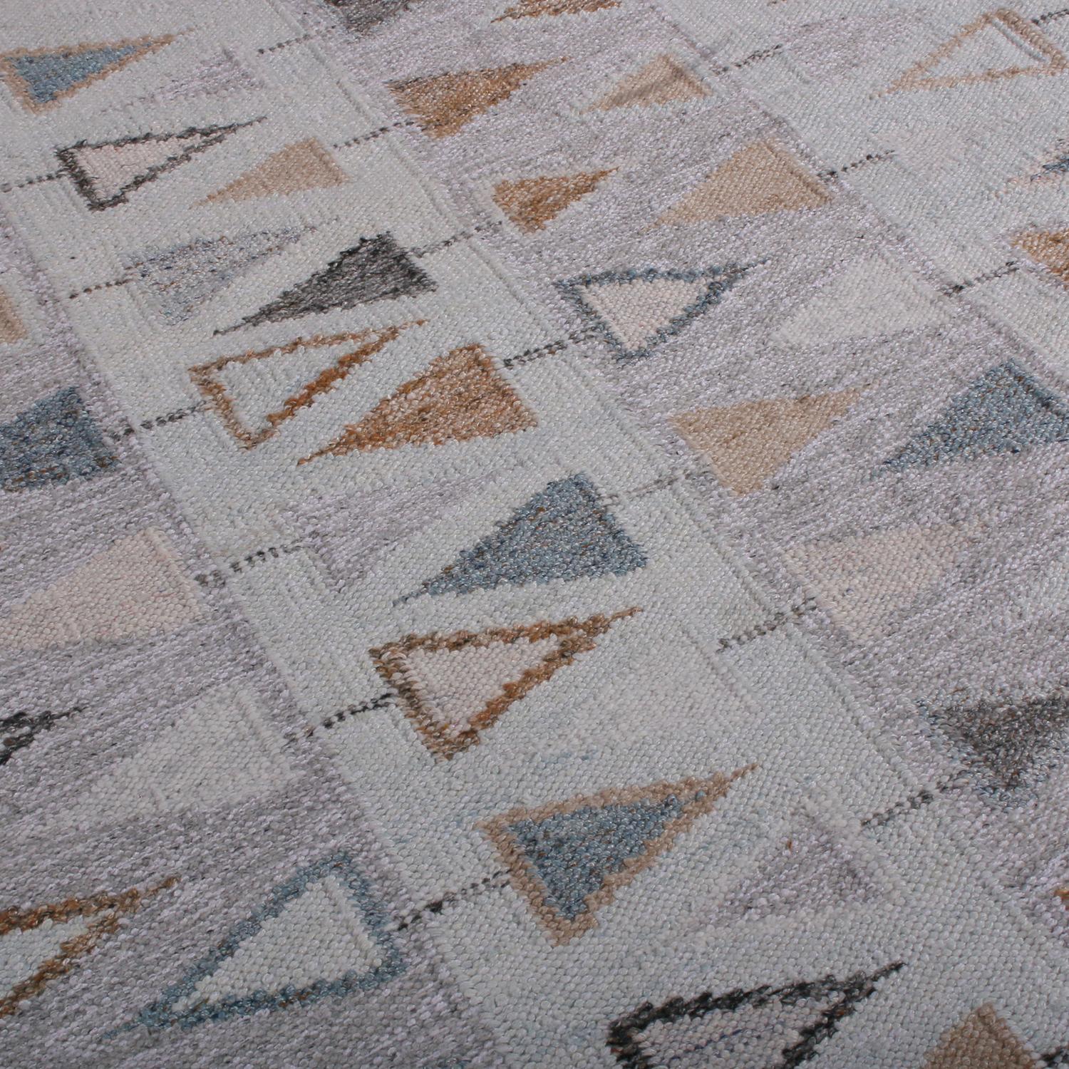 Alfombra geométrica de lana de estilo escandinavo púrpura y azul de Rug & Kilim Tejido a mano en venta