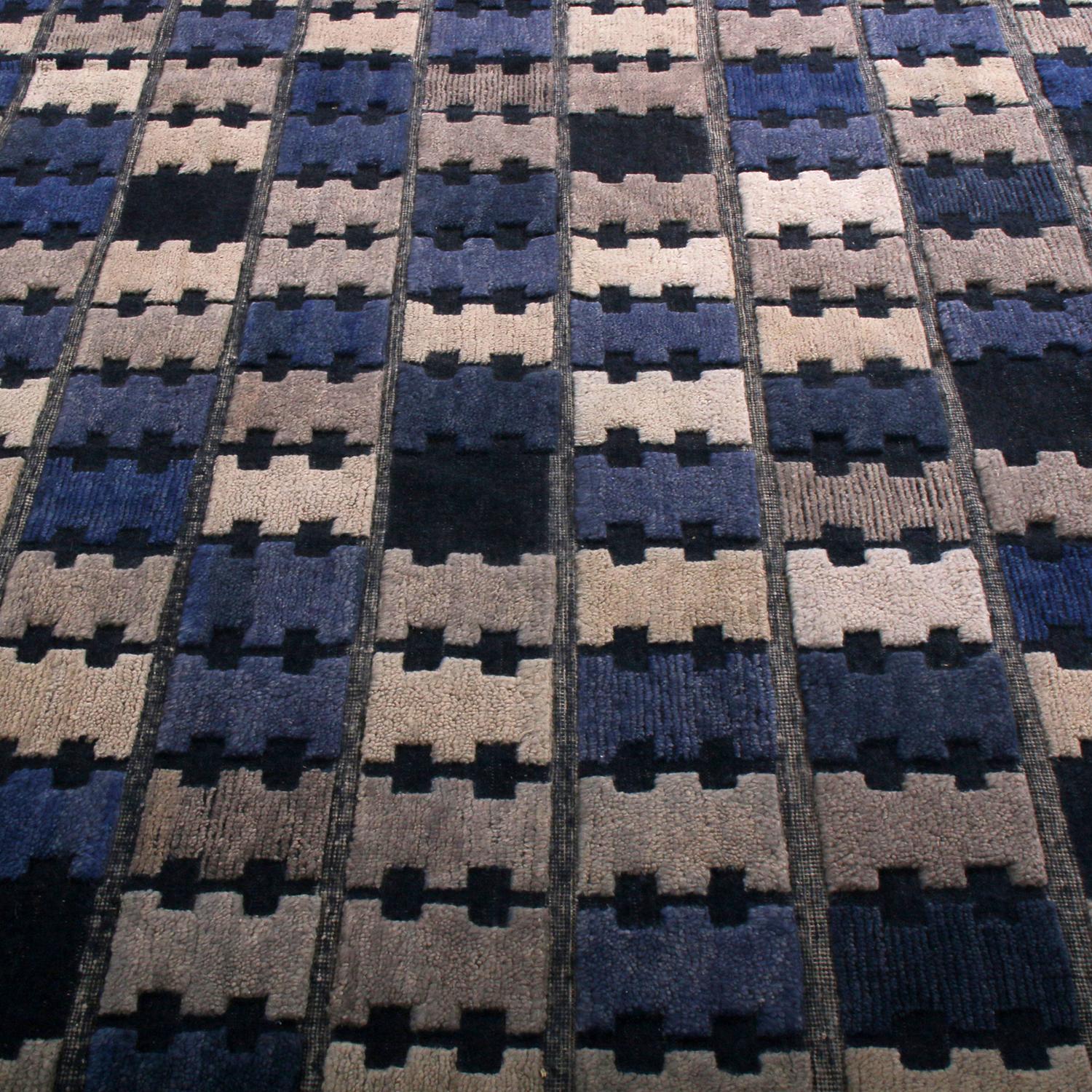 Indien Rug & Kilim's Scandinavian Style Geometric Silver Gray and Blue Wool Pile Rug (en anglais) en vente