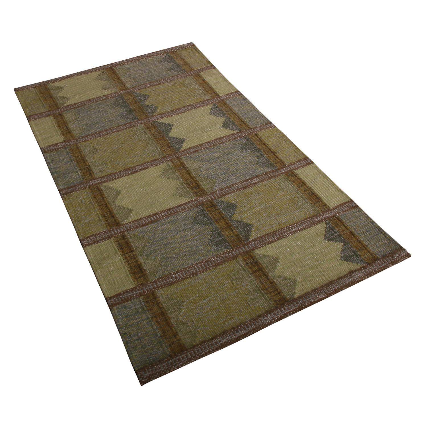 Tejida a mano en lana con una mezcla única de hilos naturales sin teñir, esta moderna alfombra procede de las últimas incorporaciones de tejido plano a la Colección de Kilims Escandinavos de Rug & Kilim, una celebración del modernismo sueco con una