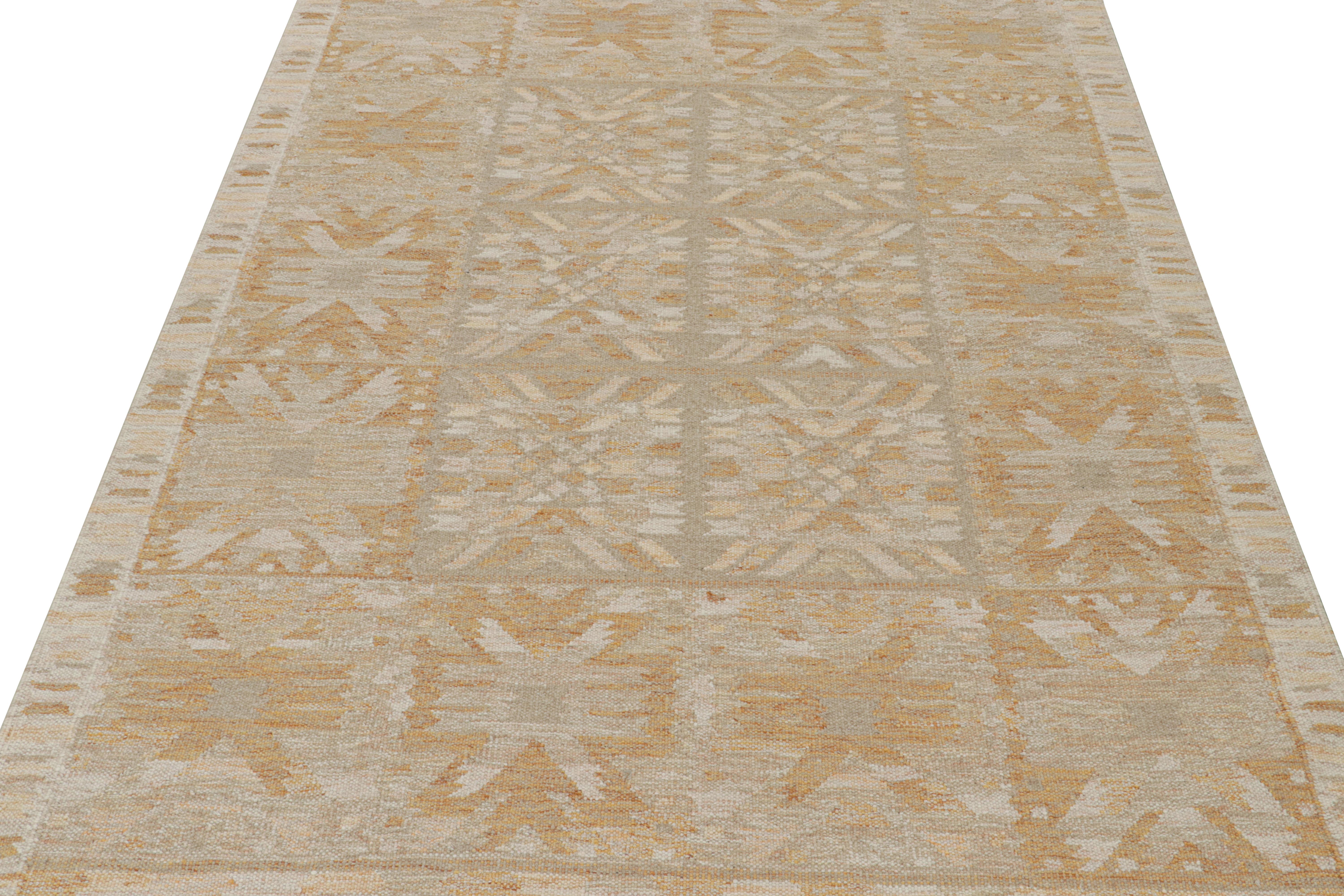 Rug & Kilim’s Scandinavian Style Kilim in Beige and Gold Geometric Patterns In New Condition For Sale In Long Island City, NY