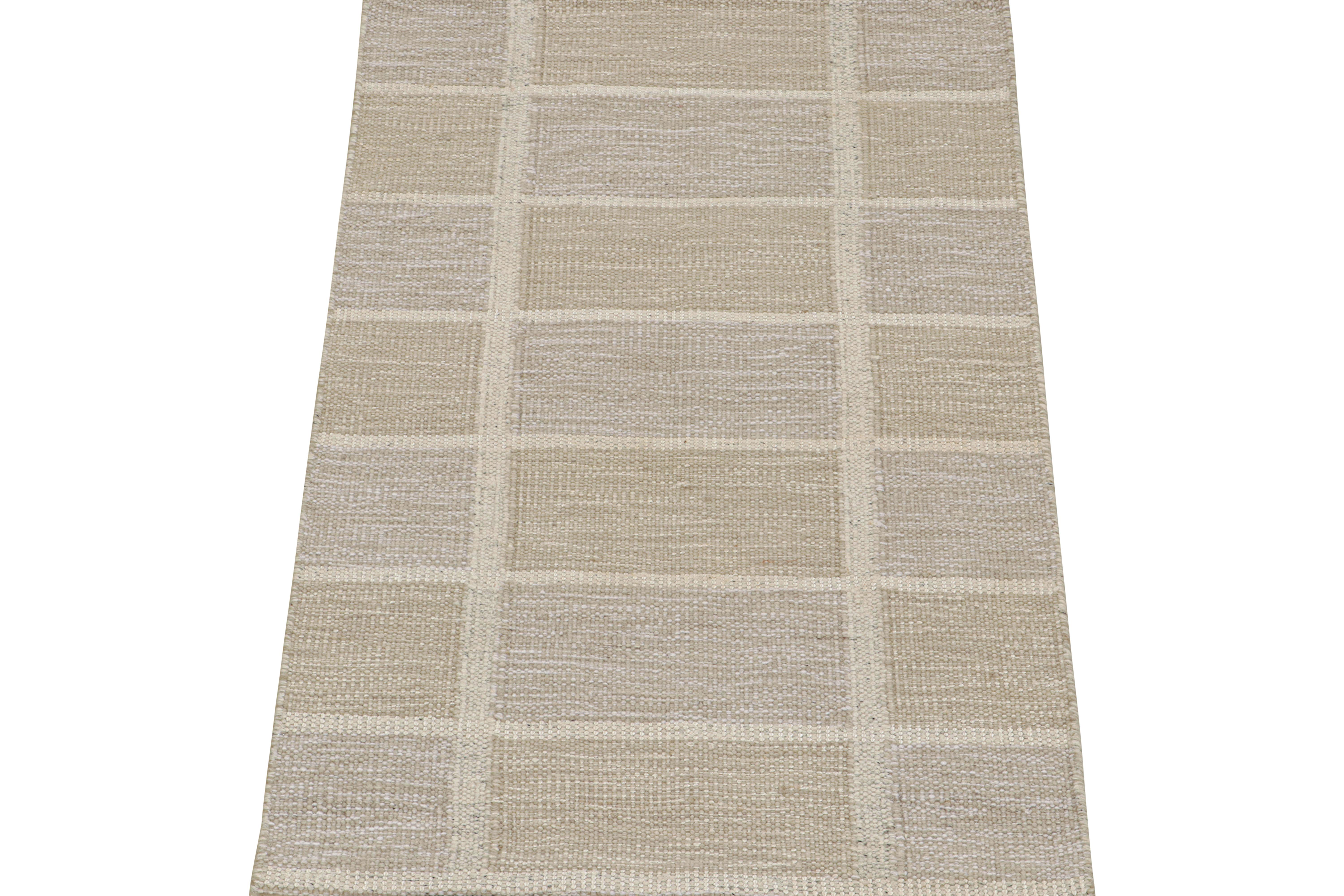 Ce tapis 3x5 à tissage plat est un nouvel ajout audacieux à la Collection Salisbury de Rug & Kilim. Tissé à la main dans une laine robuste semi-vestie, son design reflète une interprétation contemporaine du style Rollakans et Swedish Deco du milieu
