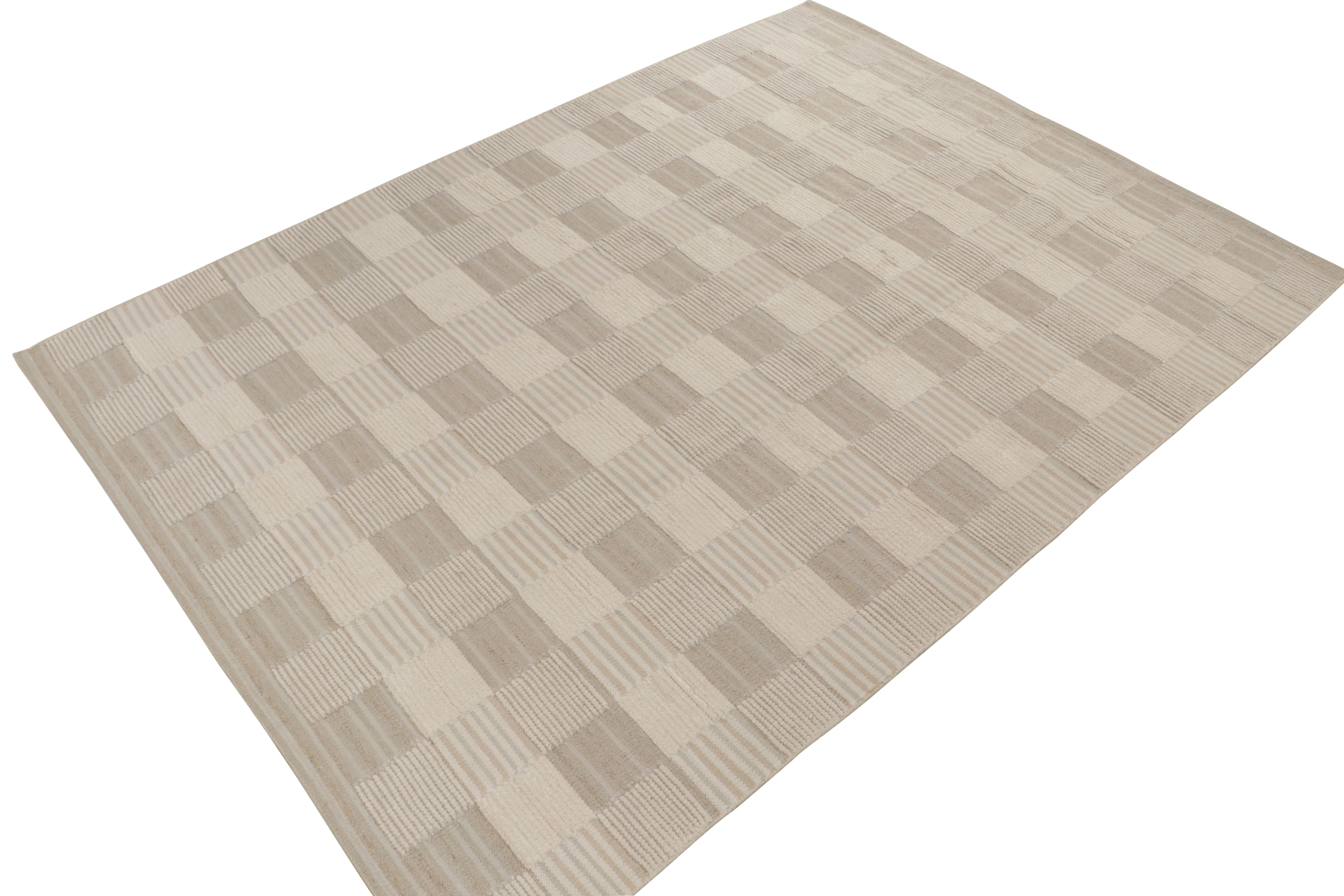 Modern Rug & Kilim’s Scandinavian Style Kilim in Beige and White Geometric Pattern For Sale