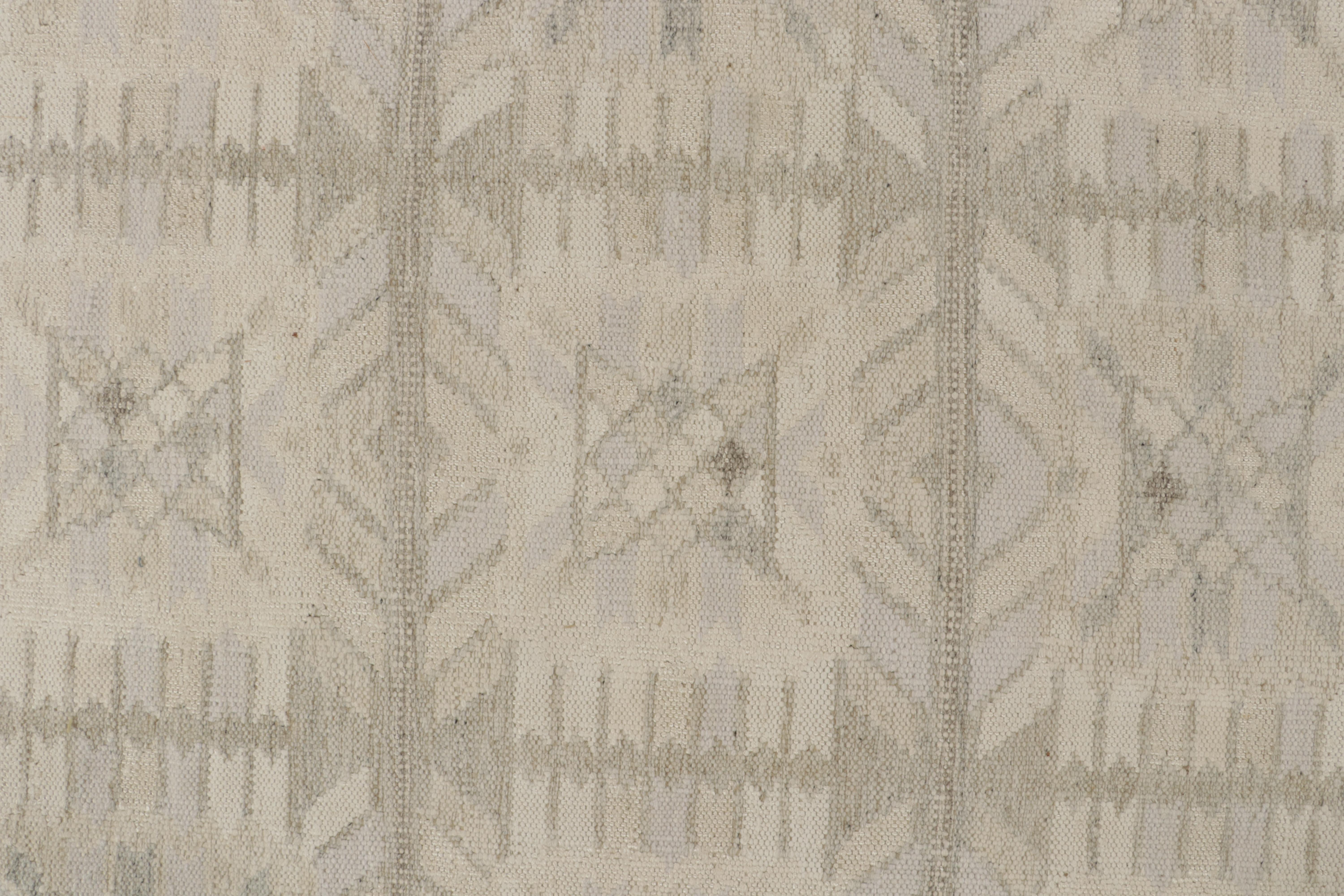 Rug & Kilim’s Scandinavian Style Kilim in White and Gray Geometric Pattern In New Condition For Sale In Long Island City, NY
