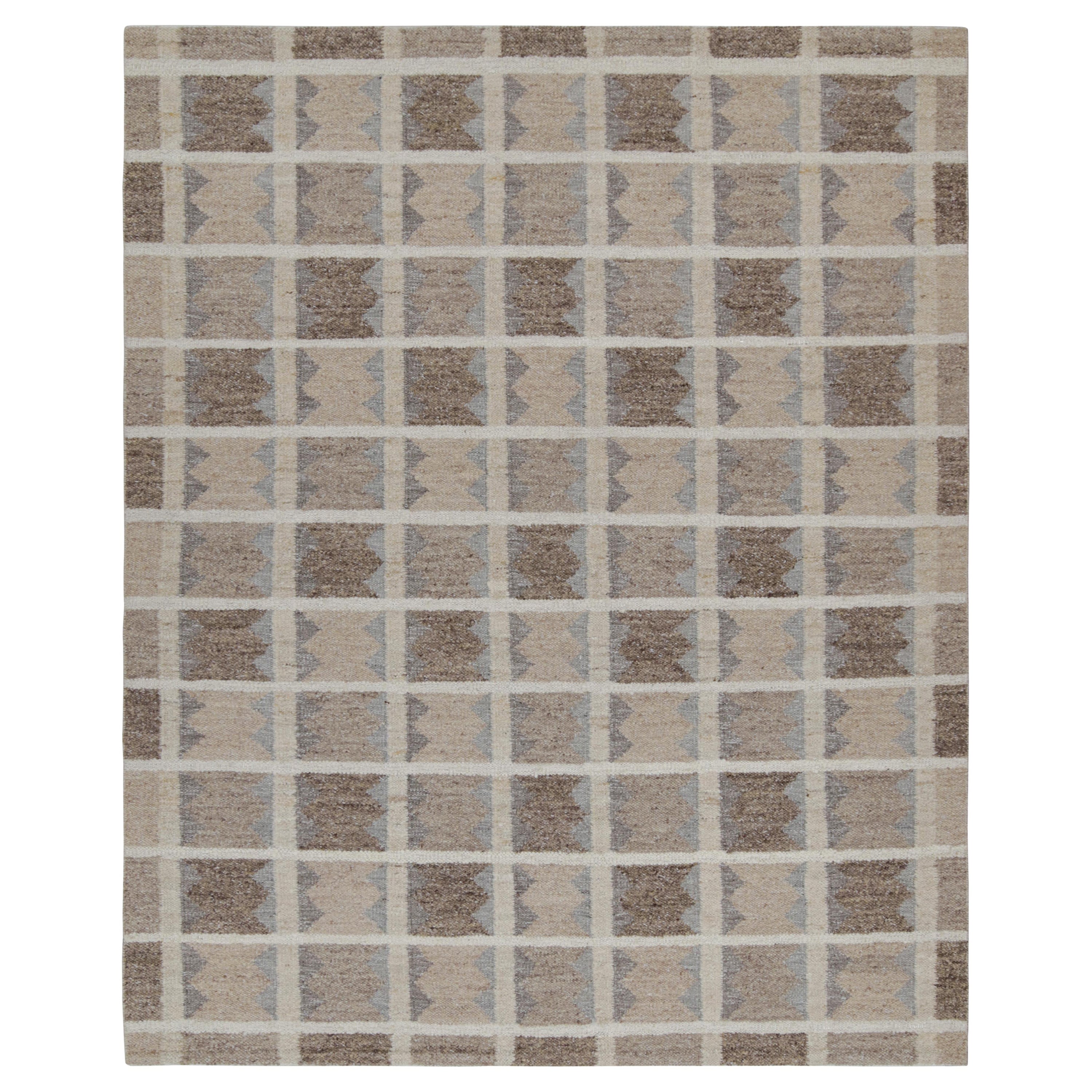 Rug & Kilim's Scandinavian Style Kilim in Beige, Brown & Gray Geometric Patterns (Kilim de style scandinave aux motifs géométriques beige, brun et gris) en vente