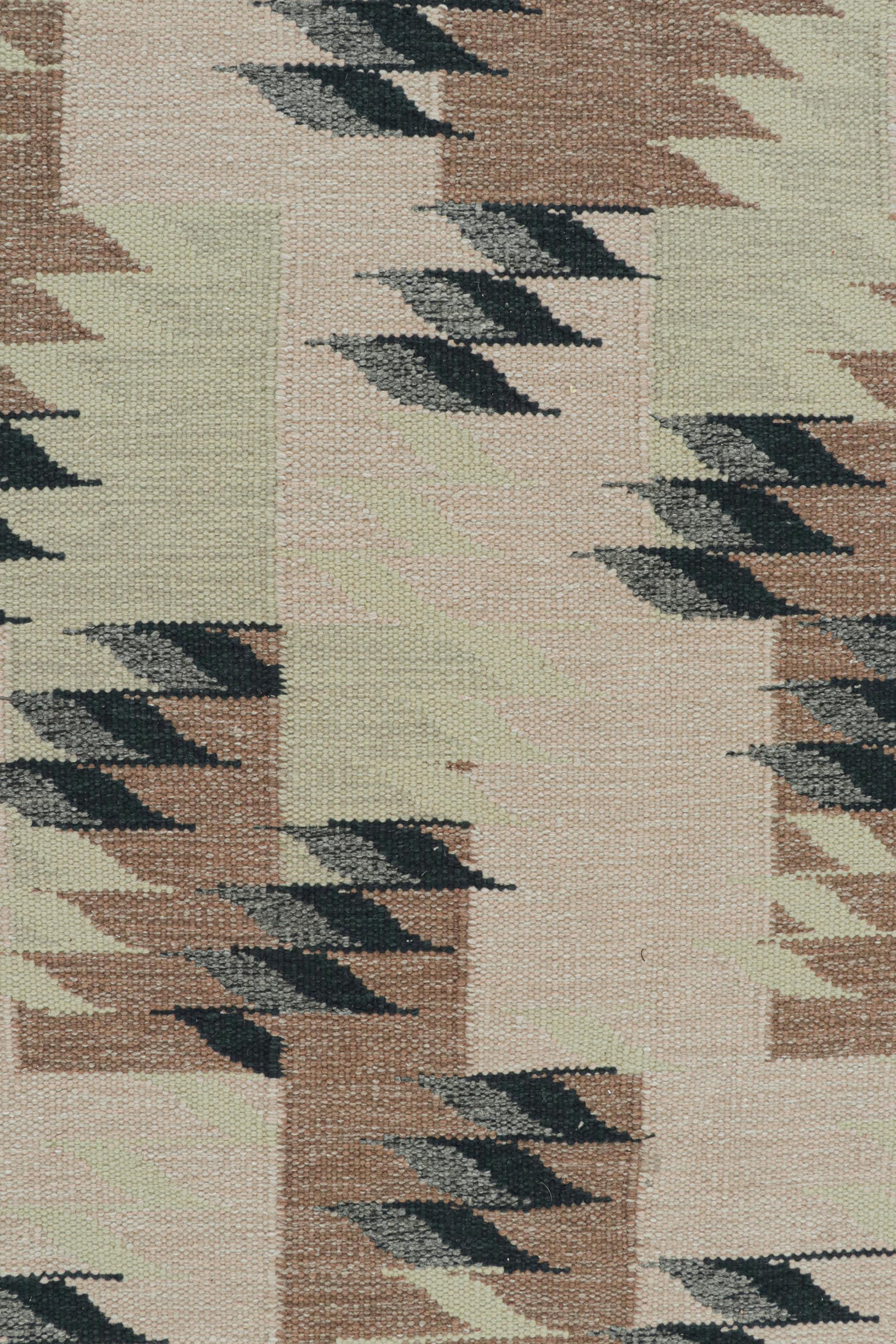 Rug & Kilim’s Scandinavian Style kilim in Beige-Brown & Green Geometric Pattern In New Condition For Sale In Long Island City, NY