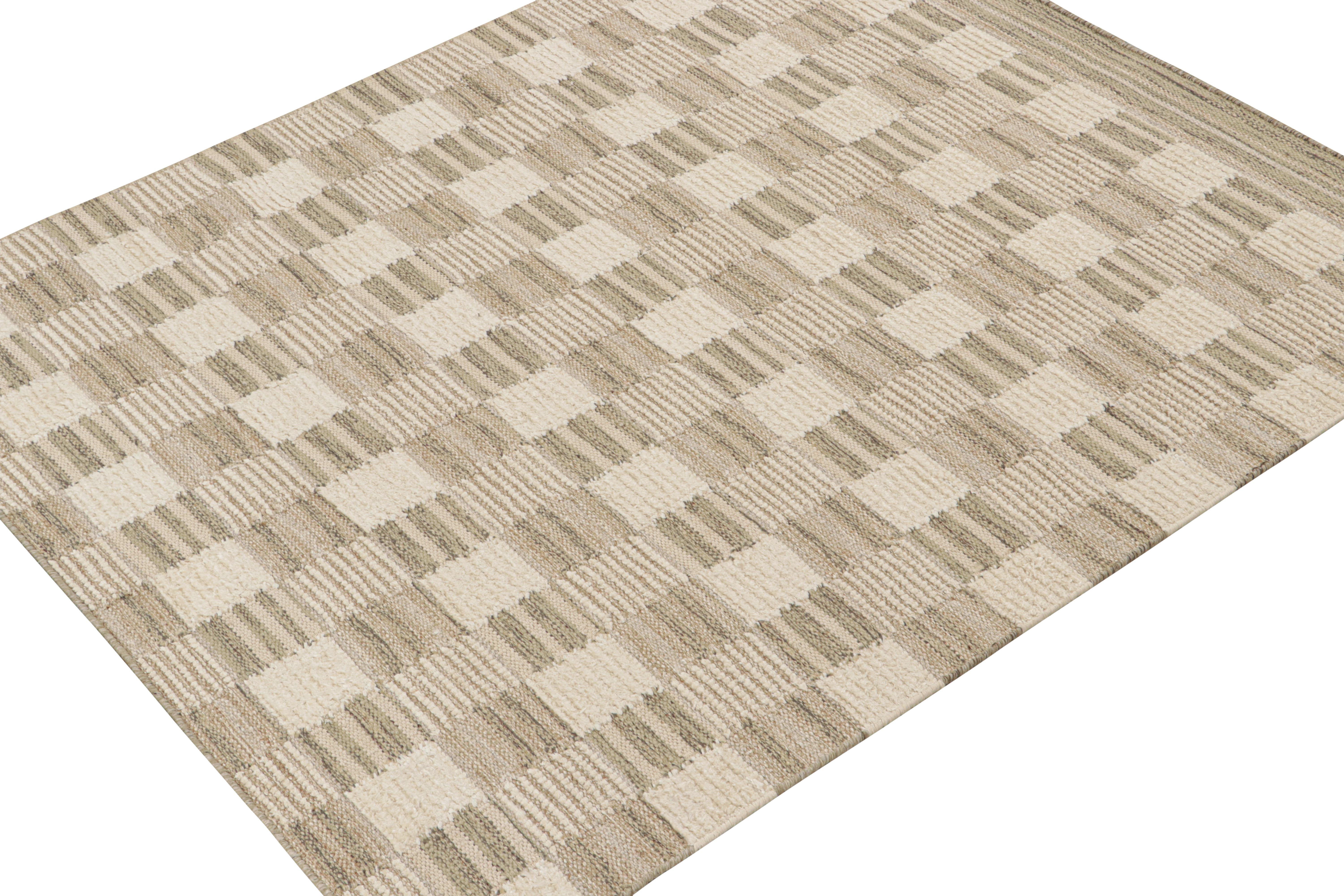 Rug & Kilim's skandinavischer Kilim in Beige-Braun & Weiß mit geometrischem Muster (Moderne) im Angebot