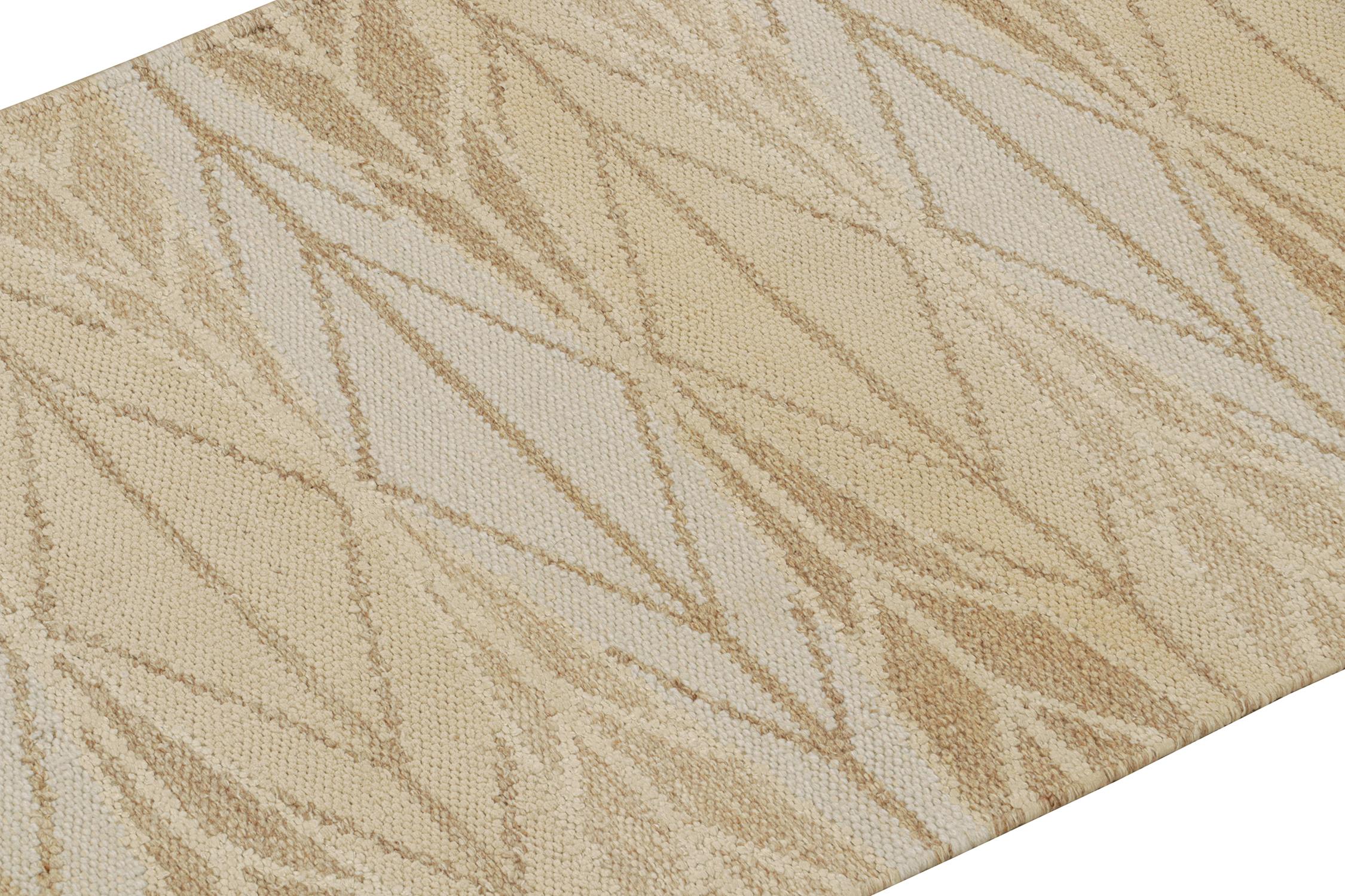 Kilim de estilo escandinavo de Rug & Kilim con estampado geométrico en beige, marrón y blanco Indio en venta