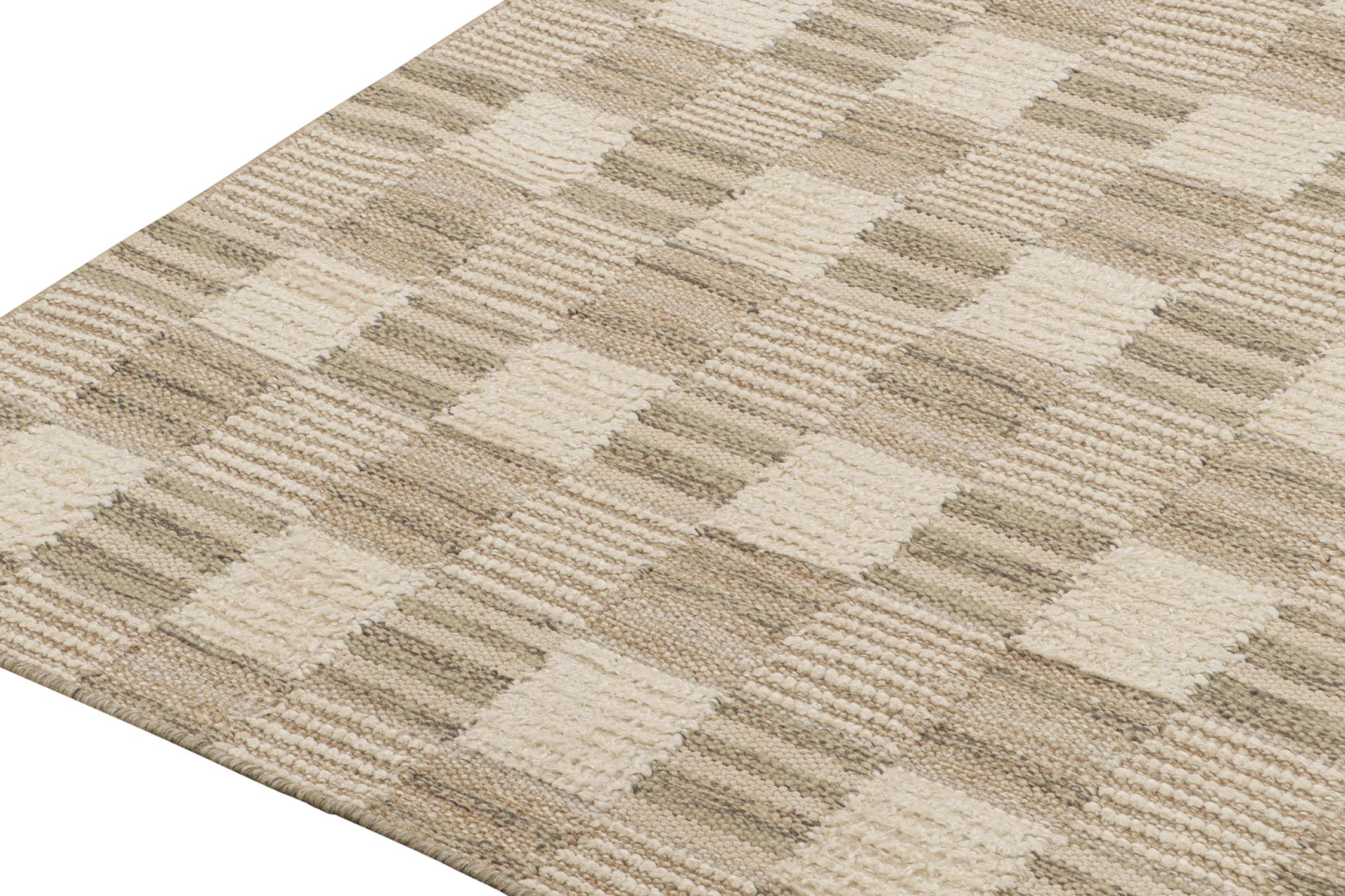 Rug & Kilim's skandinavischer Kilim in Beige-Braun & Weiß mit geometrischem Muster (Handgeknüpft) im Angebot