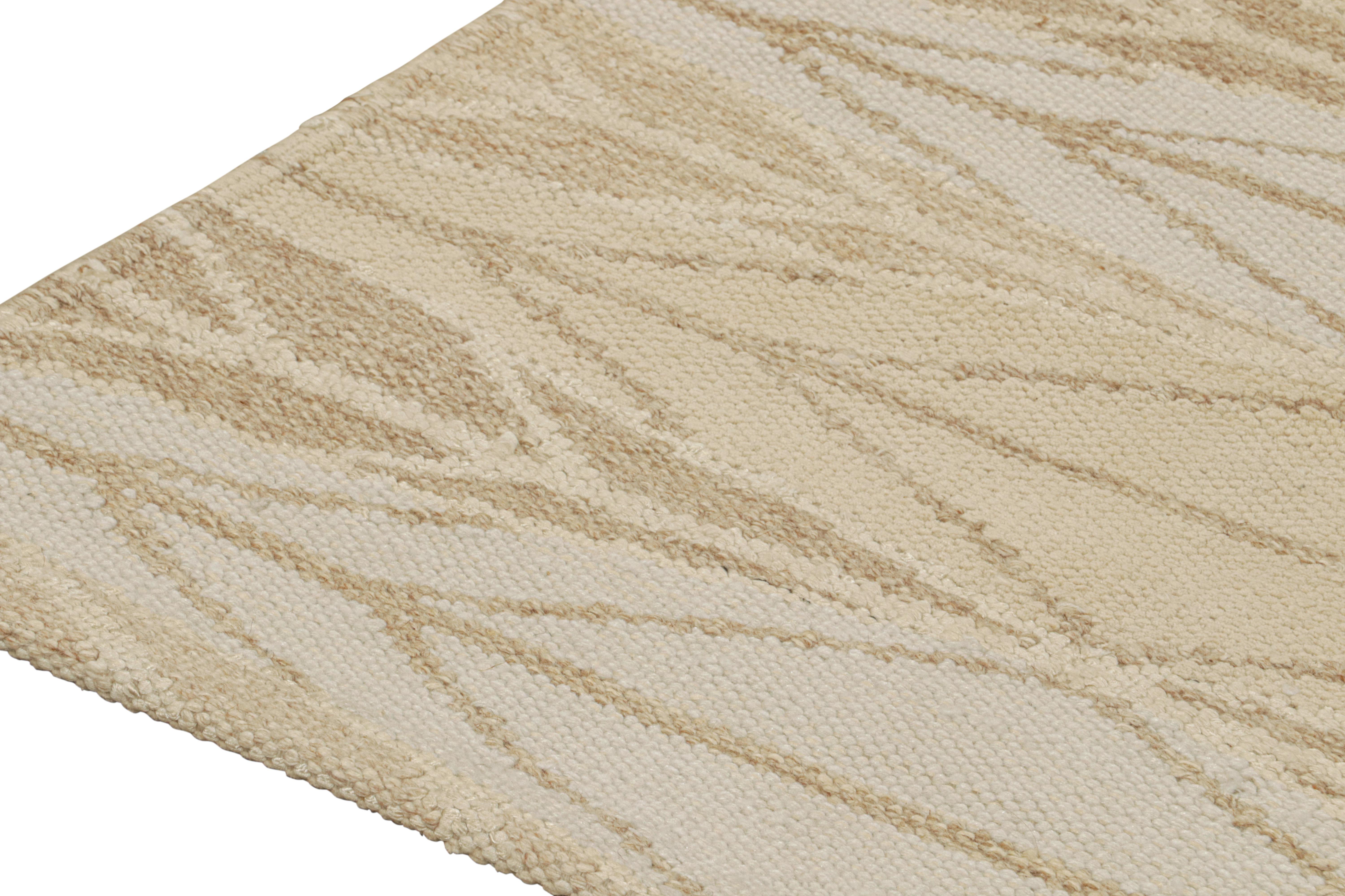 Kilim de estilo escandinavo de Rug & Kilim con estampado geométrico en beige, marrón y blanco Anudado a mano en venta