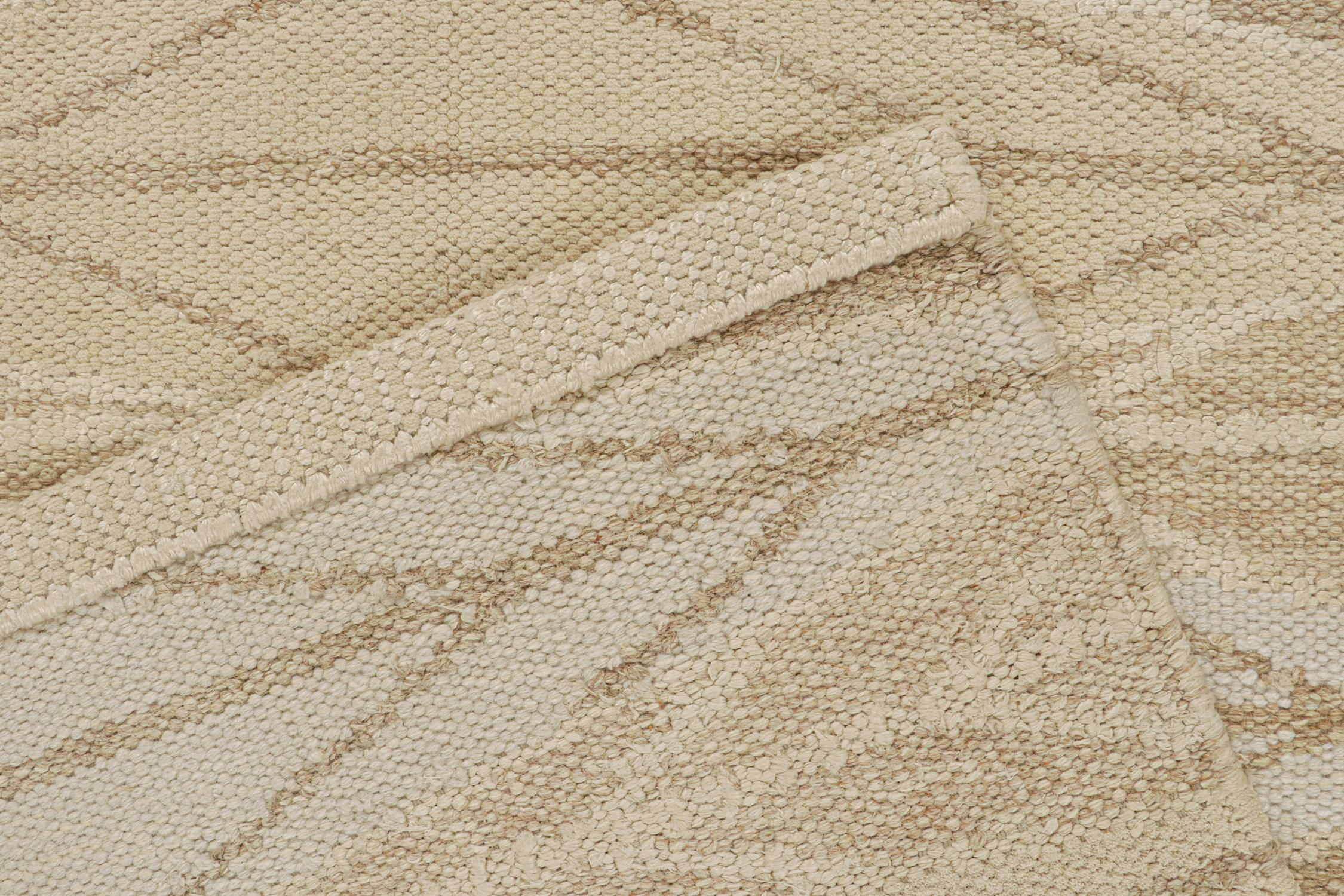 XXIe siècle et contemporain Kilim de style scandinave de Rug & Kilim à motif géométrique beige-brun et blanc en vente