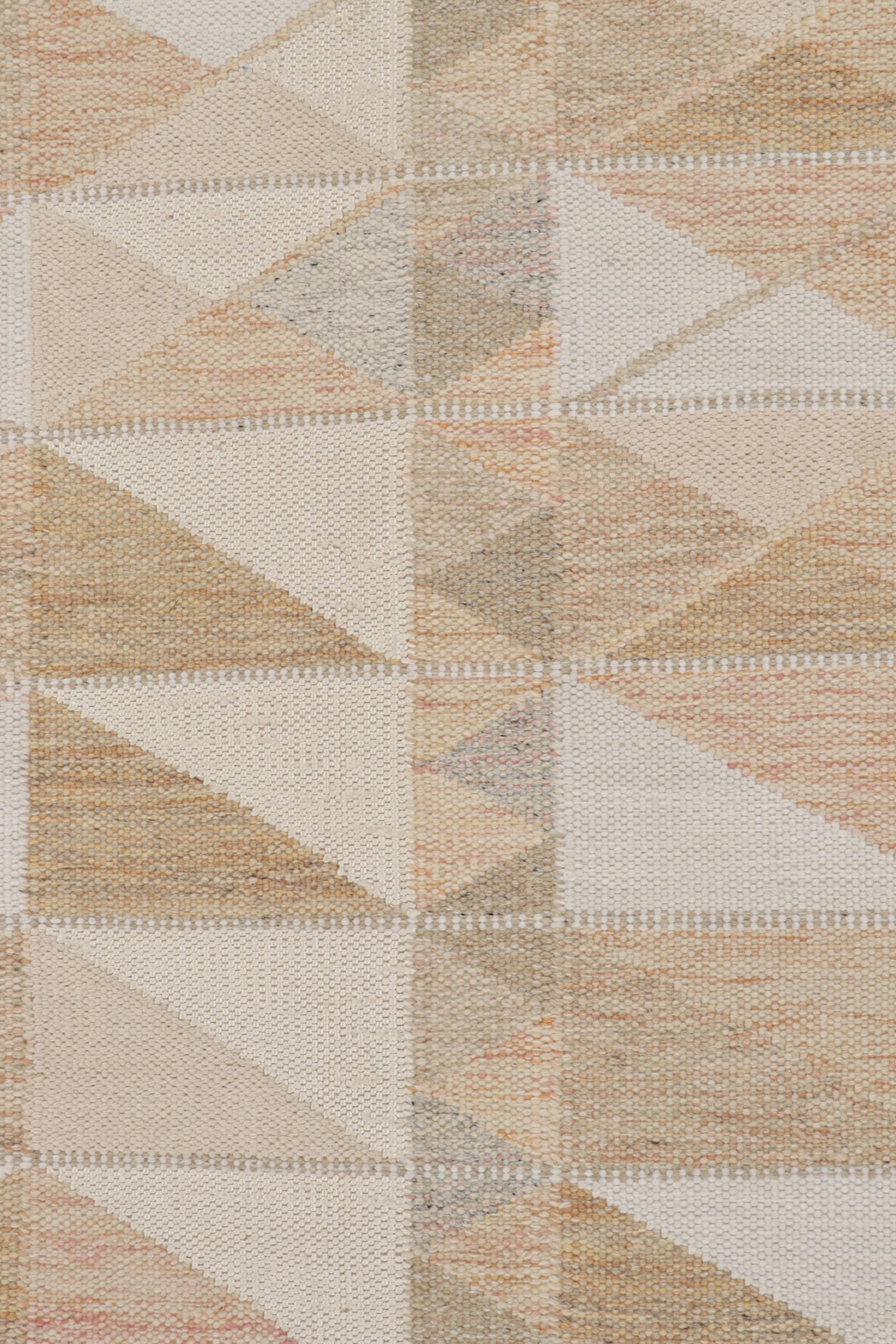 Rug & Kilim’s Scandinavian Style Kilim in Beige & Ivory Geometric Patterns In New Condition For Sale In Long Island City, NY