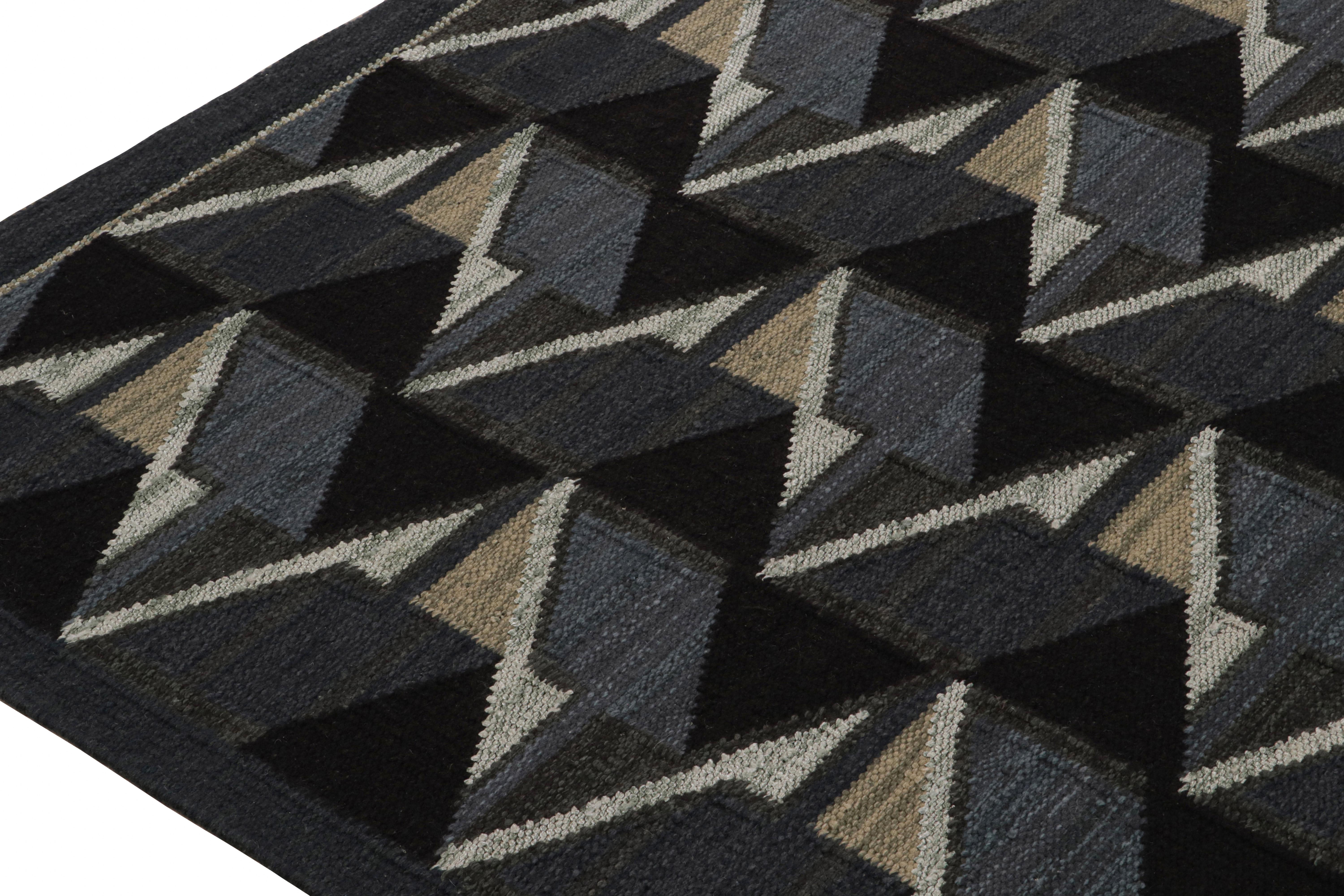 Tessuto a mano Rug & Kilim: Kilim in stile scandinavo con motivi geometrici neri e blu scuro in vendita