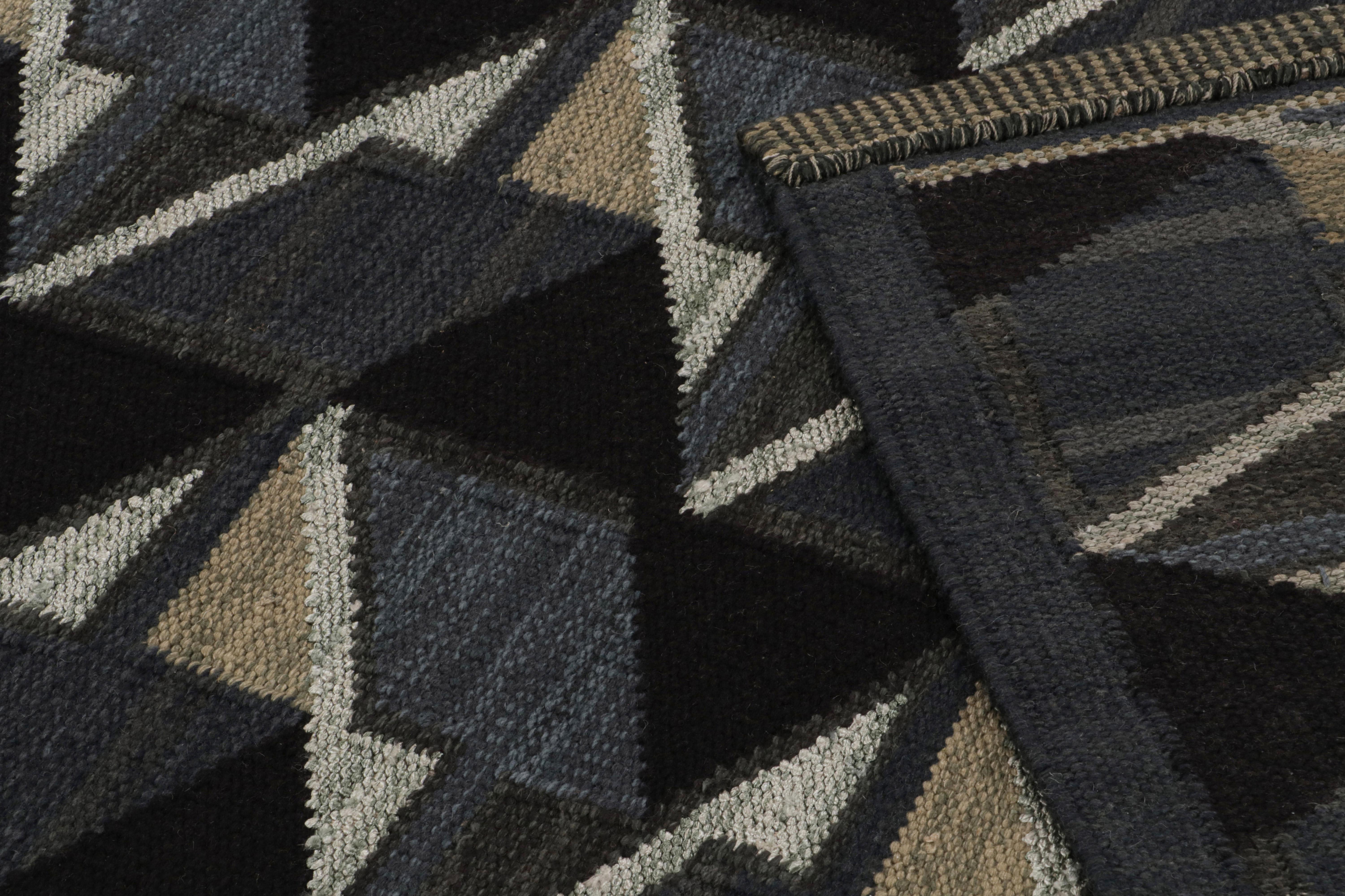 Rug & Kilim's skandinavischer Stil Kilim in Schwarz und Dunkelblau Geometrische Muster (Wolle) im Angebot