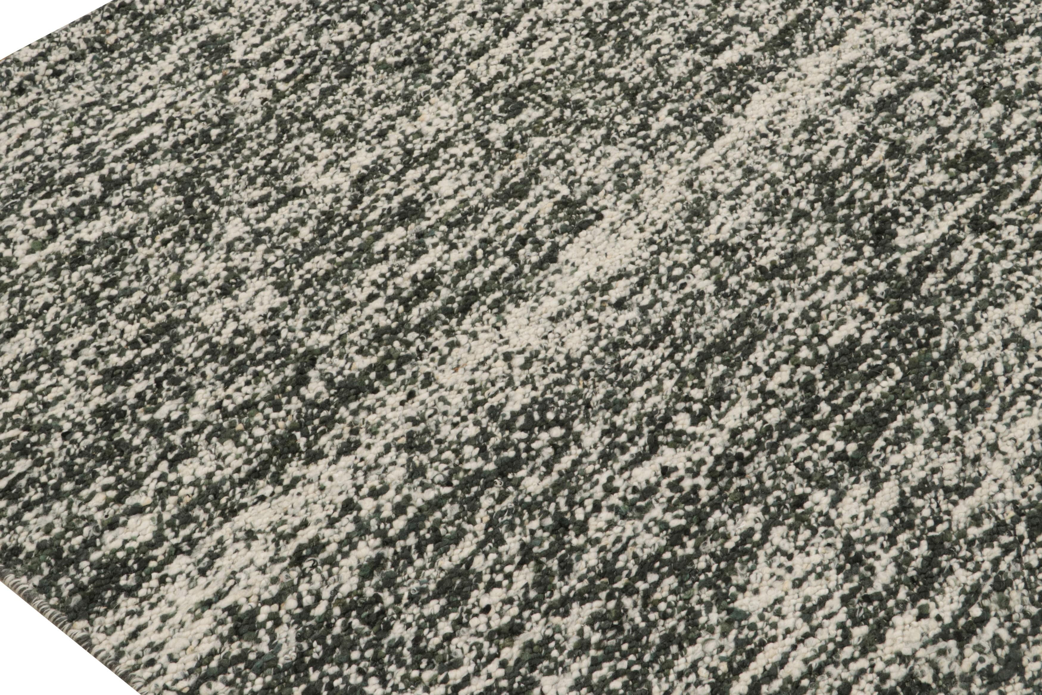 Rug & Kilim's skandinavischer Kilim in Schwarz und Weiß im Zustand „Neu“ im Angebot in Long Island City, NY