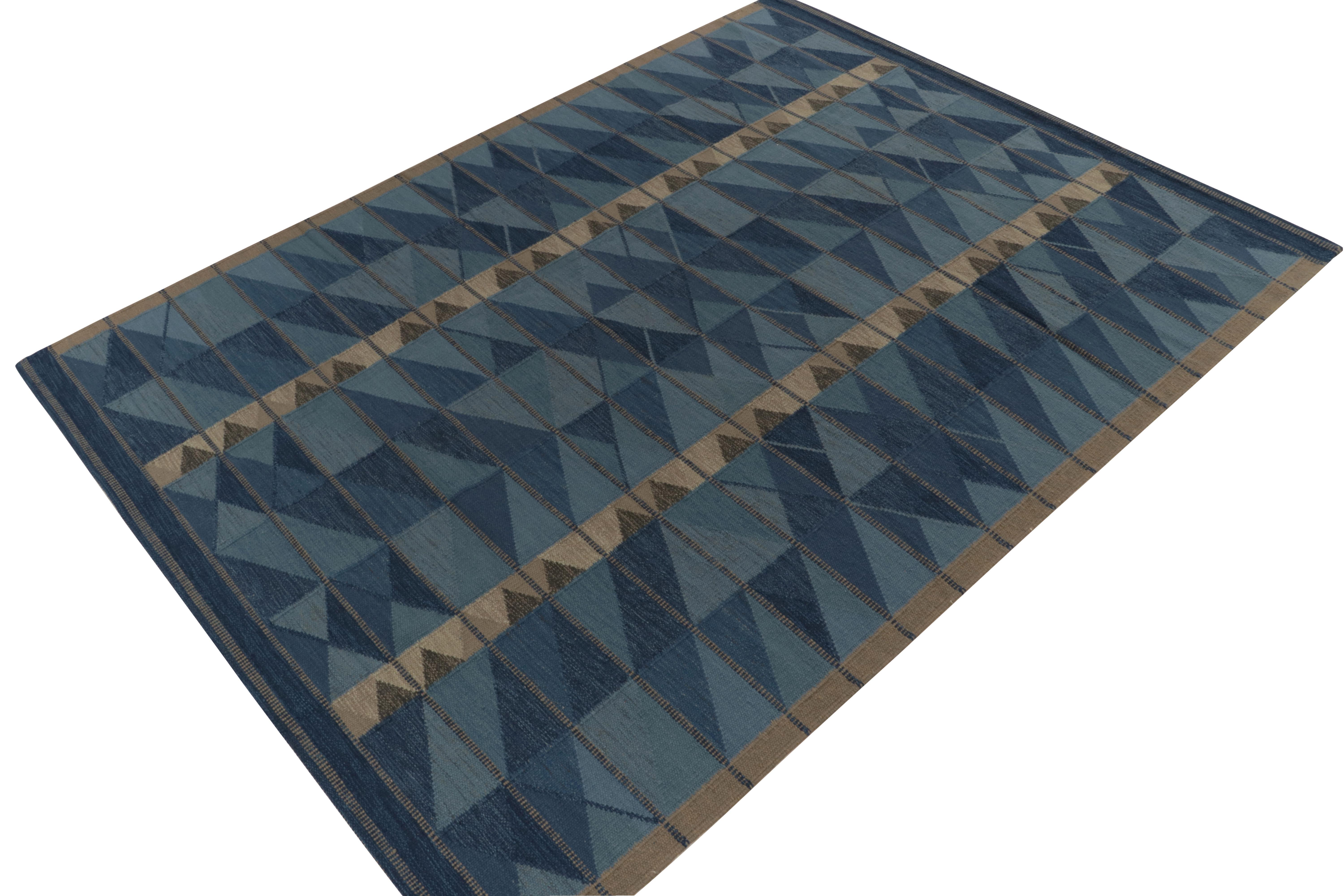 Rug & Kilim's innovative Interpretation skandinavischer Kelims aus unserer berühmten Flachgewebelinie der gleichnamigen preisgekrönten Kollektion. Dieser Teppich im Format 9x12 ist ein Beispiel für die Raffinesse schwedischer Ästhetik mit einem