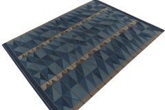 Rug & Kilim's skandinavischer Kilim in Blau und Beige-Braun mit geometrischem Muster