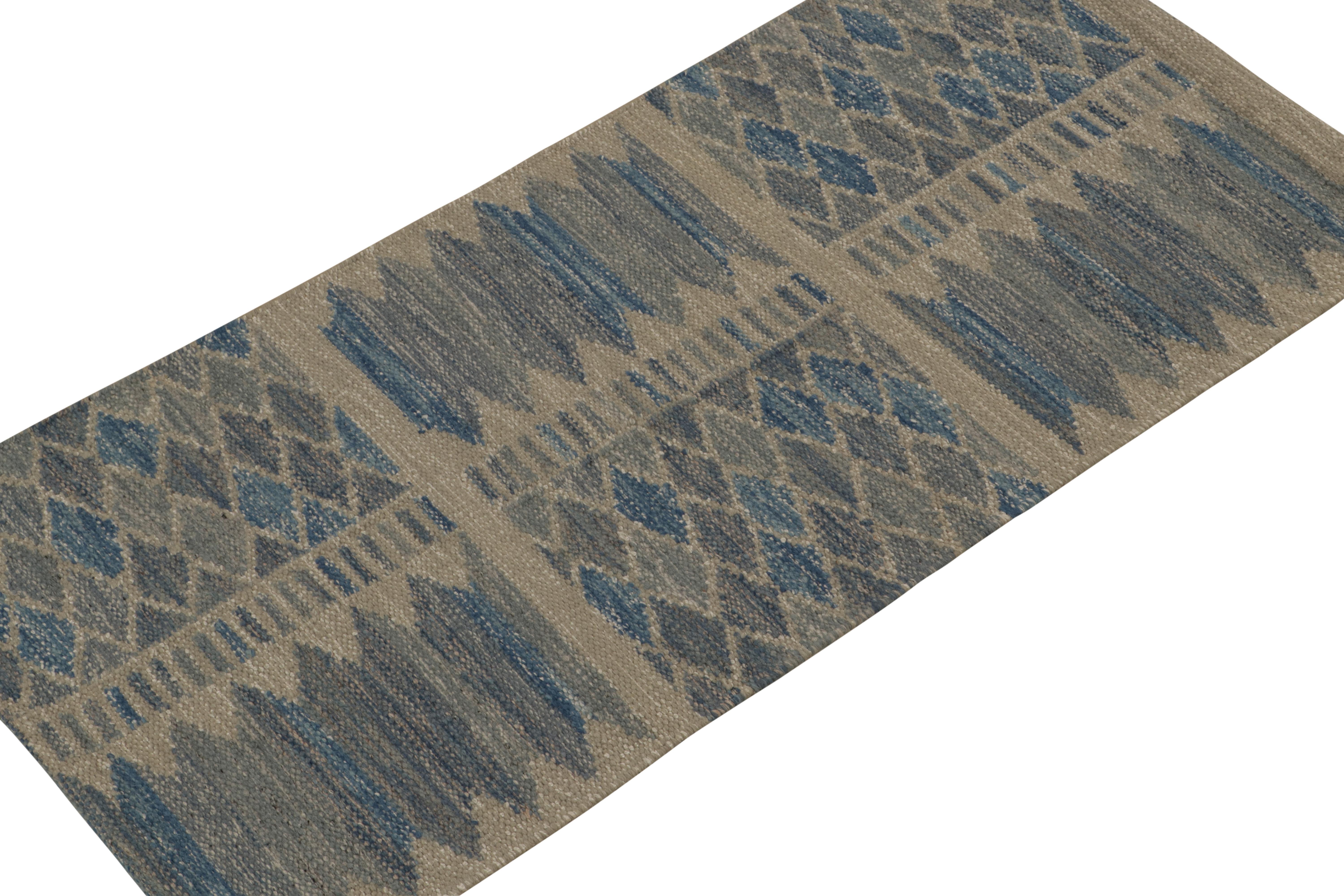 Un élégant chemin de table 3x5 de style suédois, issu de la collection primée de tissage plat scandinave de Rug & Kilim. Tissé à la main en laine. 
Plus d'informations sur le design : 
Ce tapis a une présence froide et un sens méticuleux du