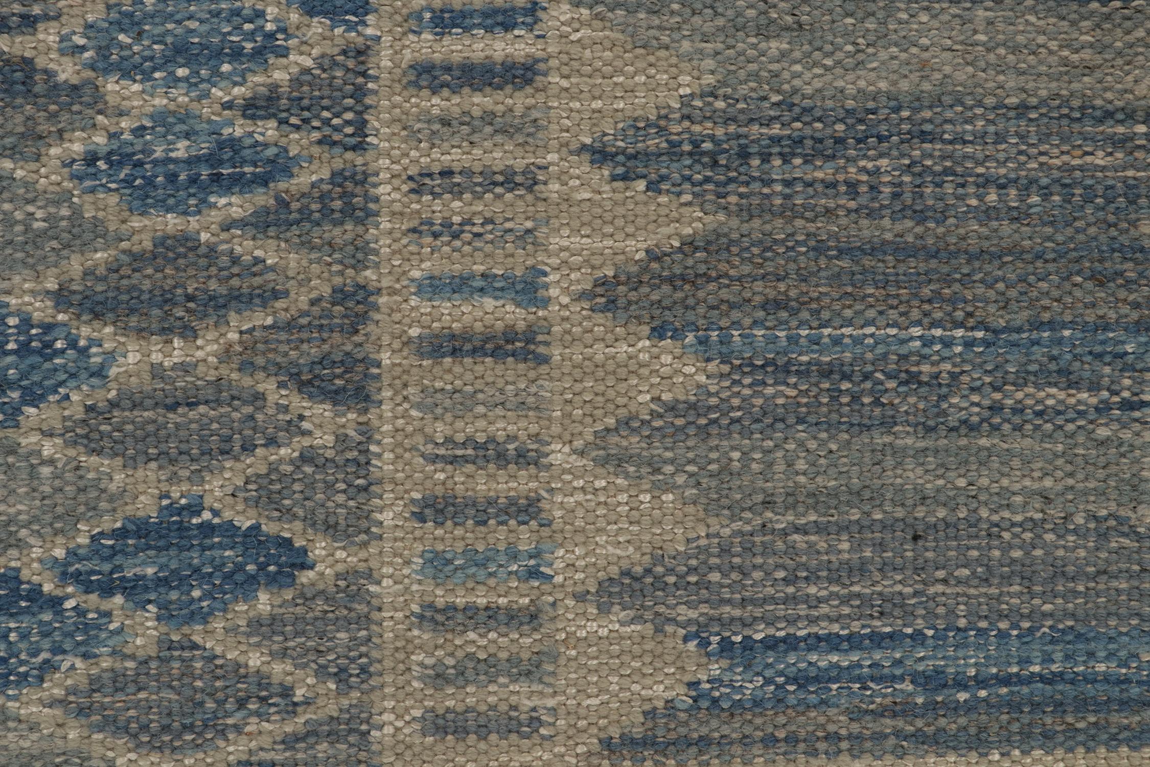 Rug & Kilim's Scandinavian Style Kilim in Blue, Beige and Gray Geometric Pattern (Kilim de style scandinave à motif géométrique bleu, beige et gris) Neuf - En vente à Long Island City, NY