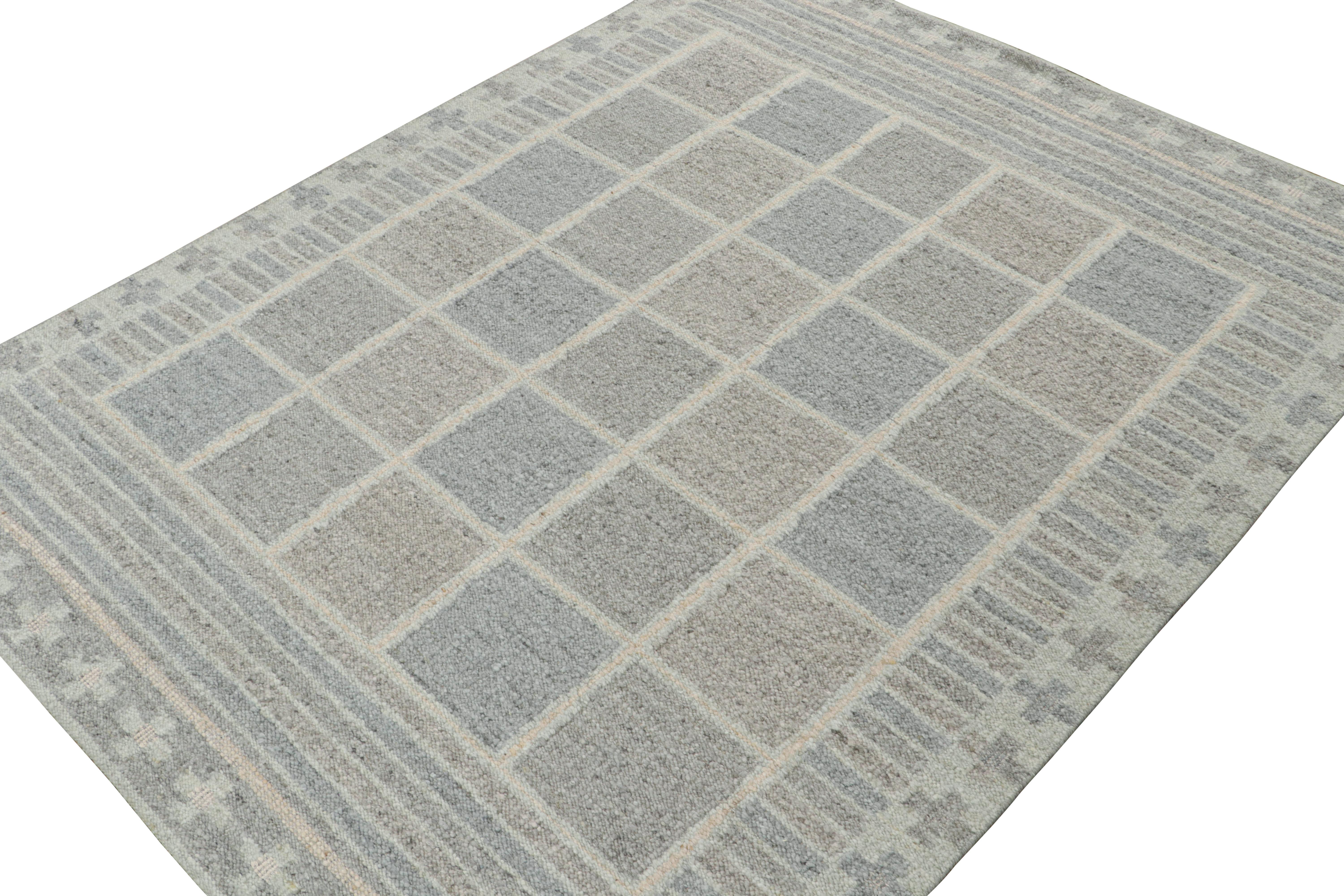 Skandinavischer Kilim von Rug & Kilim in blauen und grauen geometrischen Mustern (Indisch) im Angebot