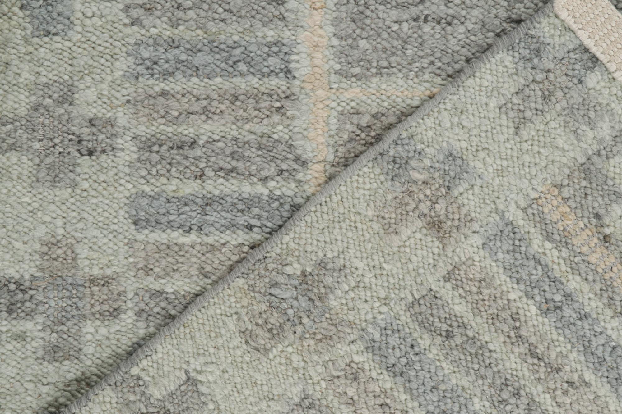 Skandinavischer Kilim von Rug & Kilim in blauen und grauen geometrischen Mustern (21. Jahrhundert und zeitgenössisch) im Angebot